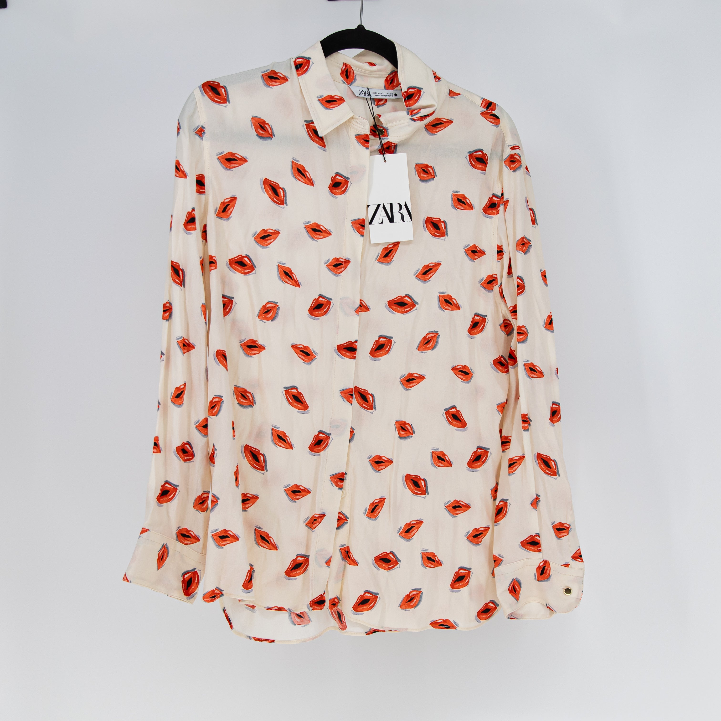 NEW Zara Kiss Lips Flirty Print Pattern Collared Button Down Blouse Shirt XL