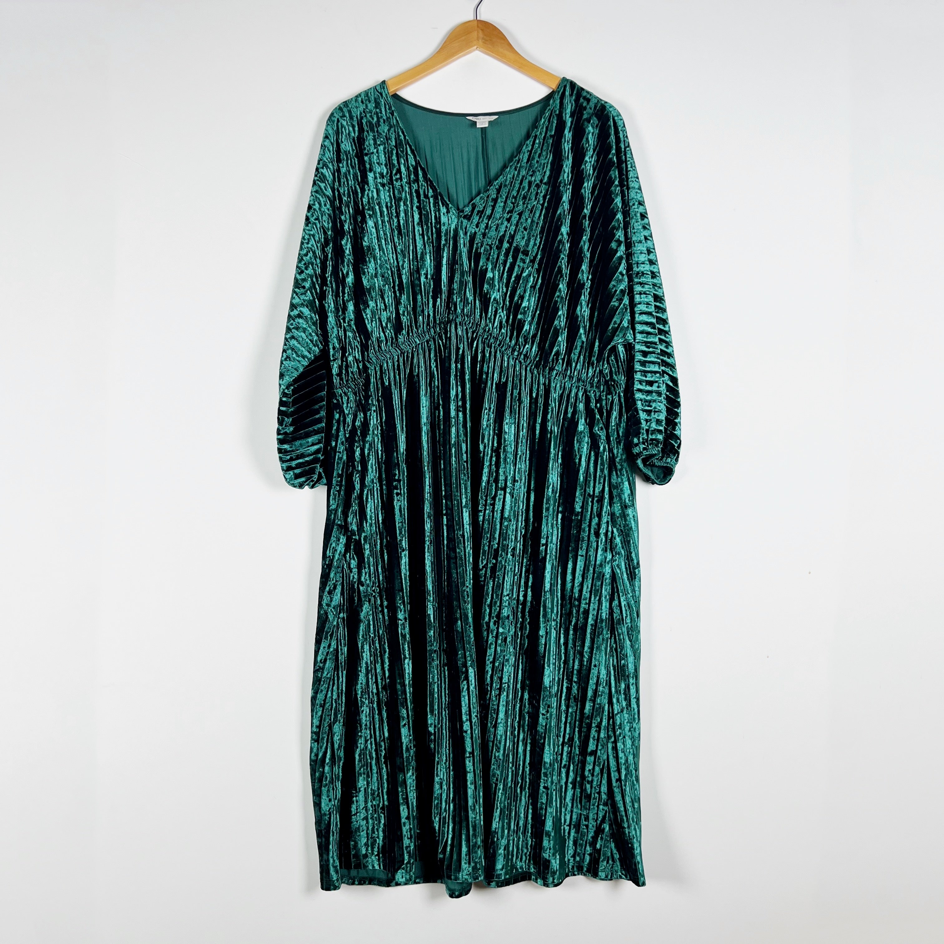 CATO Fahions Plus Size Crushed Velvet Velour Pleated Midi Dress Derby Green