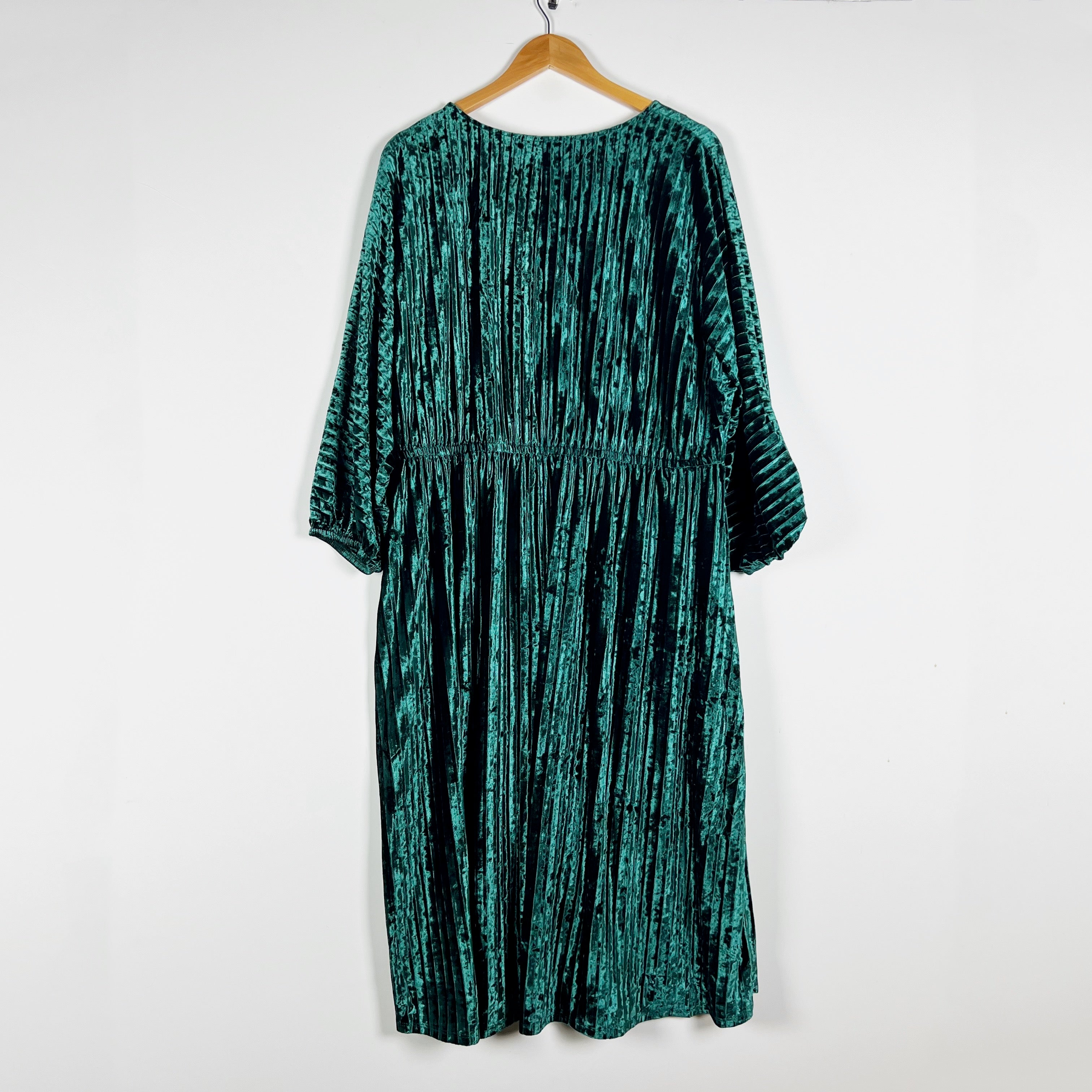 CATO Fahions Plus Size Crushed Velvet Velour Pleated Midi Dress Derby Green