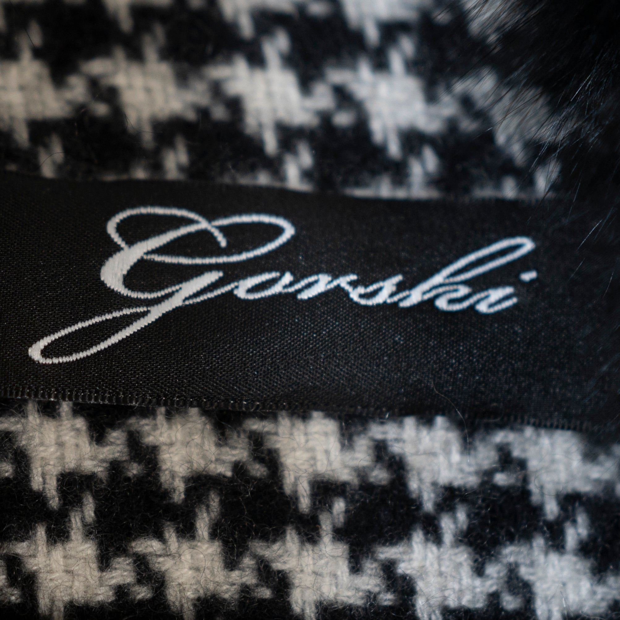 Gorski 100% Cashmere Knit Genuine Fox Fur Trim Cape Wrap Sweater Houndstooth 