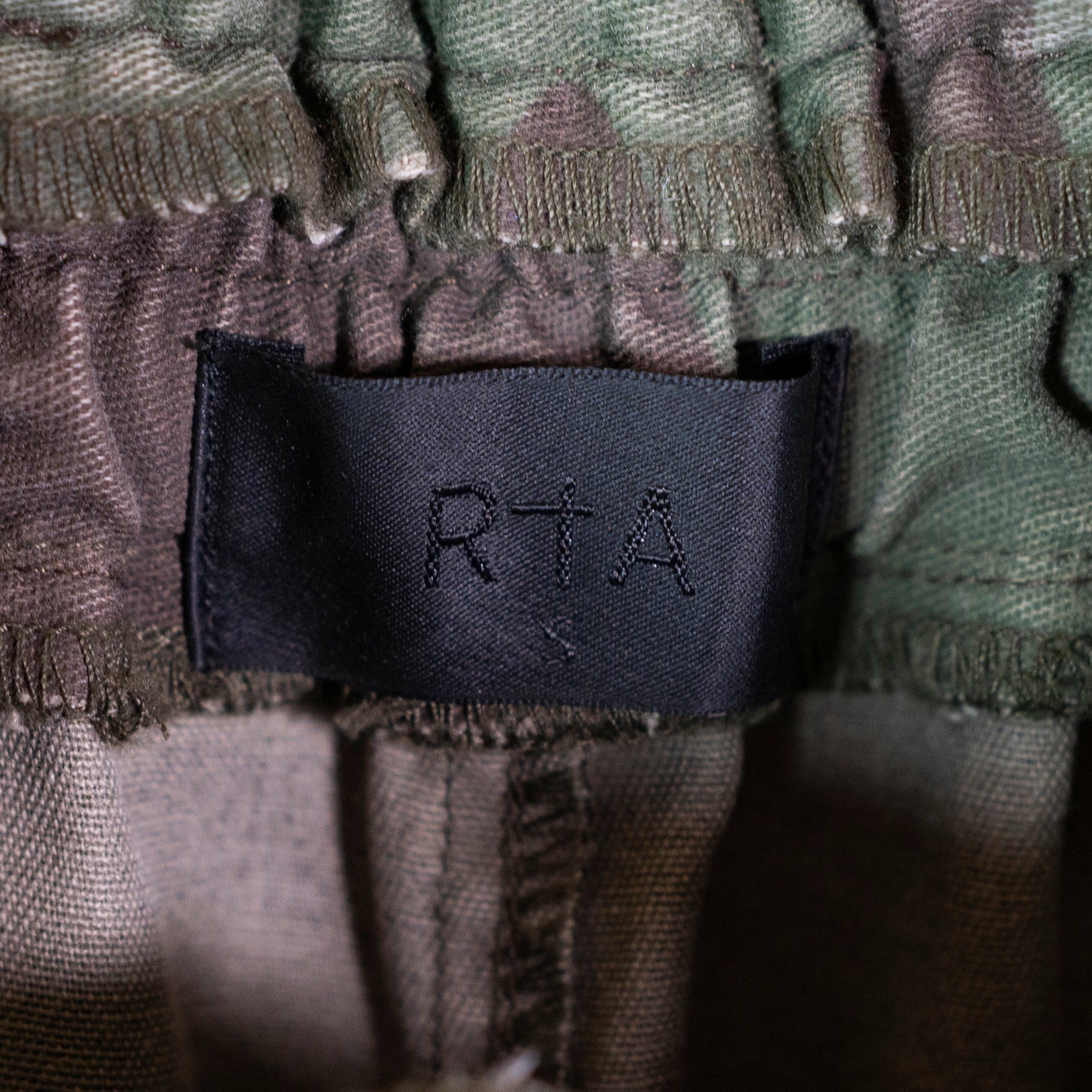 RTA Cotton Blend Stretch Waist Straight Leg Army Camo Print Pattern Pants Small