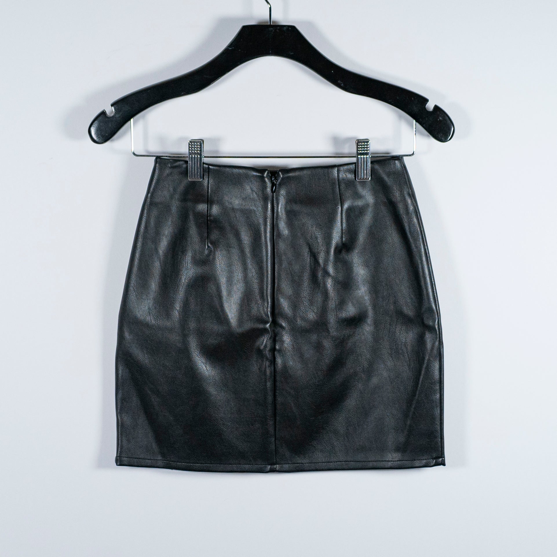 Superdown Trinity Faux Vegan Leather Slit Mini Skirt Solid Black Xxs