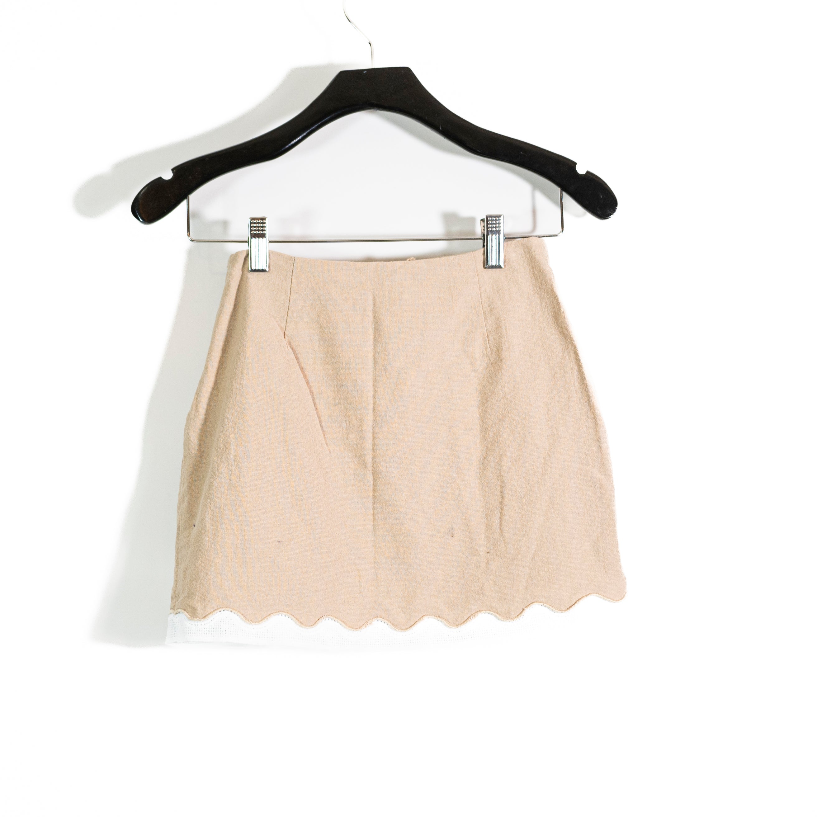 Le Lis Cotton Weave Scalloped Edge Hem Trim Mini Skirt Beige XS
