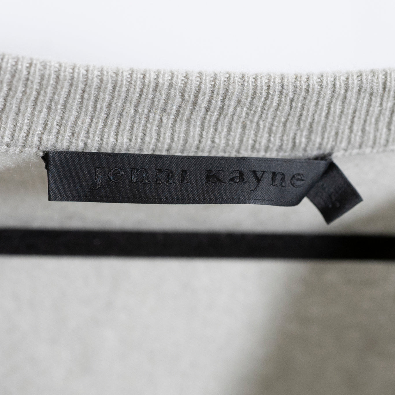 Jenni Kayne Flynn 100% Cashmere Knit Stretch V Neck Pullover Sweater Gray Small