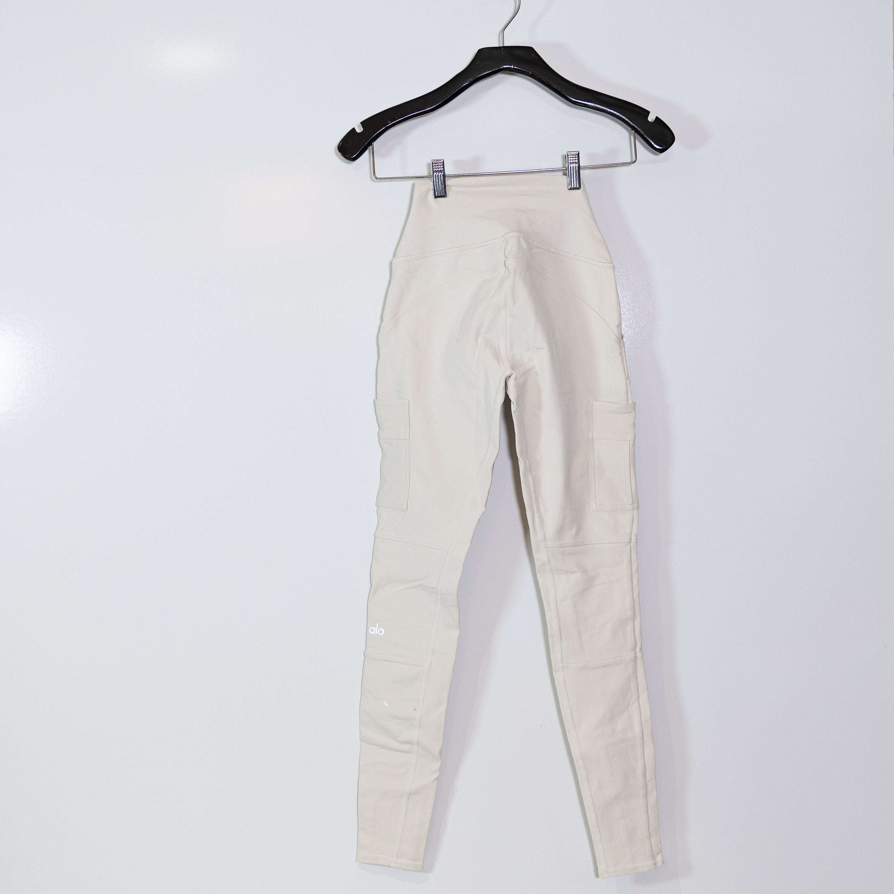 Alo Yoga Women's Cargo Multi Pocket Athletic Work Out Leggings Bone White XXS