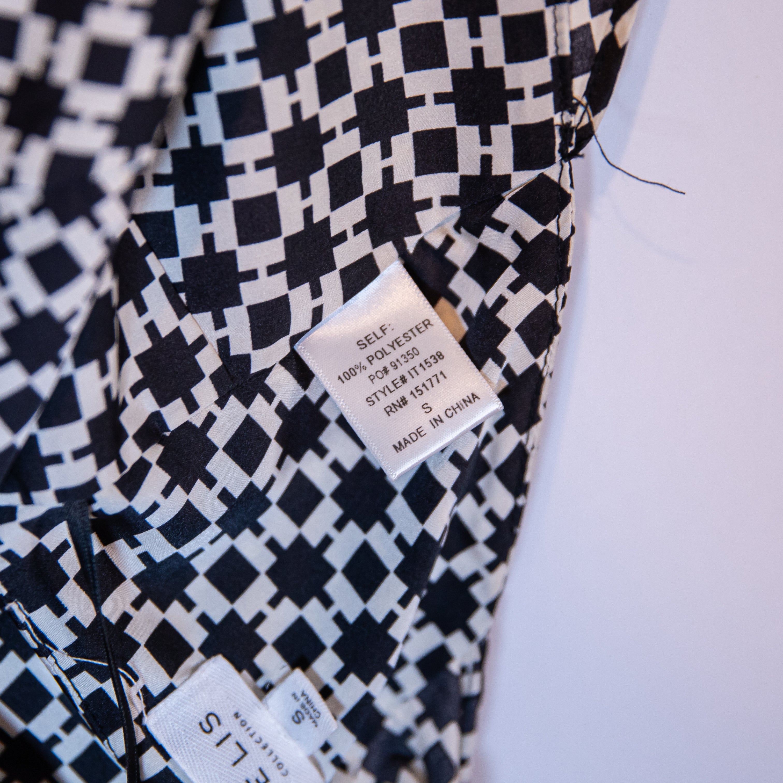 Le Lis Collection Black White Modern Print Pattern Handkerchief Crop Top Tank S