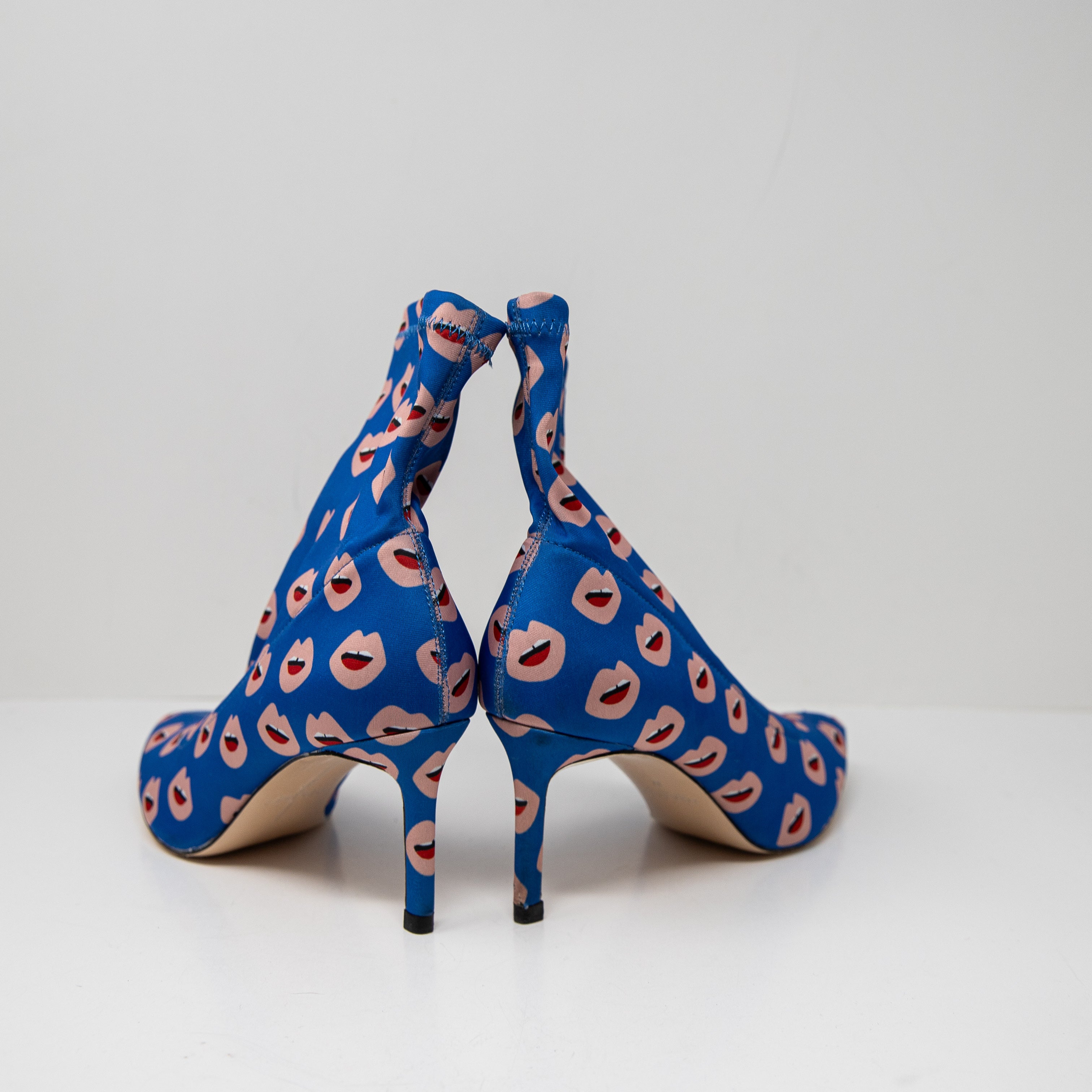 Zara Basic Lips Kiss Graphic Print Pattern Knit Stretch Fabric Heel Booties Shoe