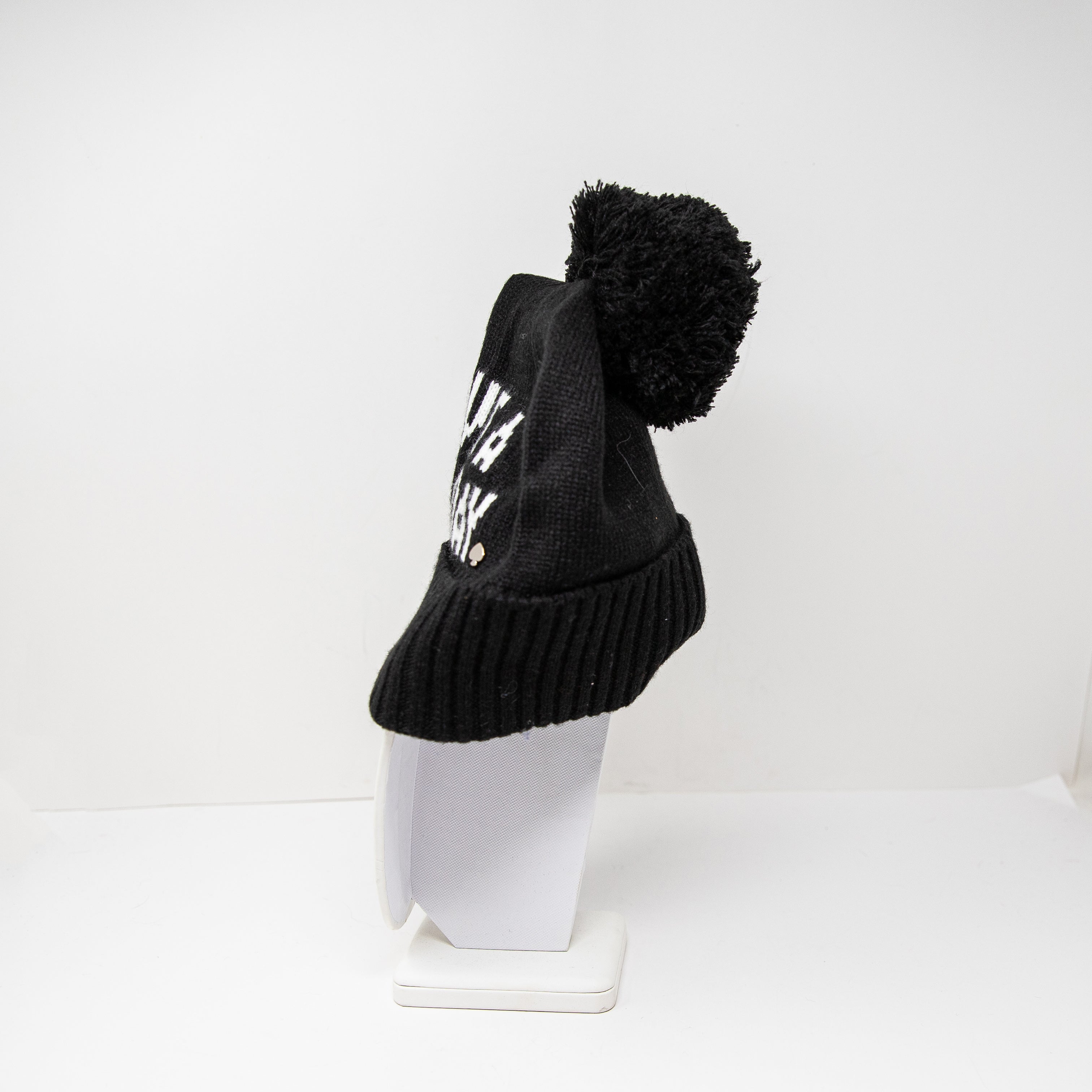 NEW Kate Spade Have A Nice Day Graphic Print Beanie Pom Pom Hat Black White