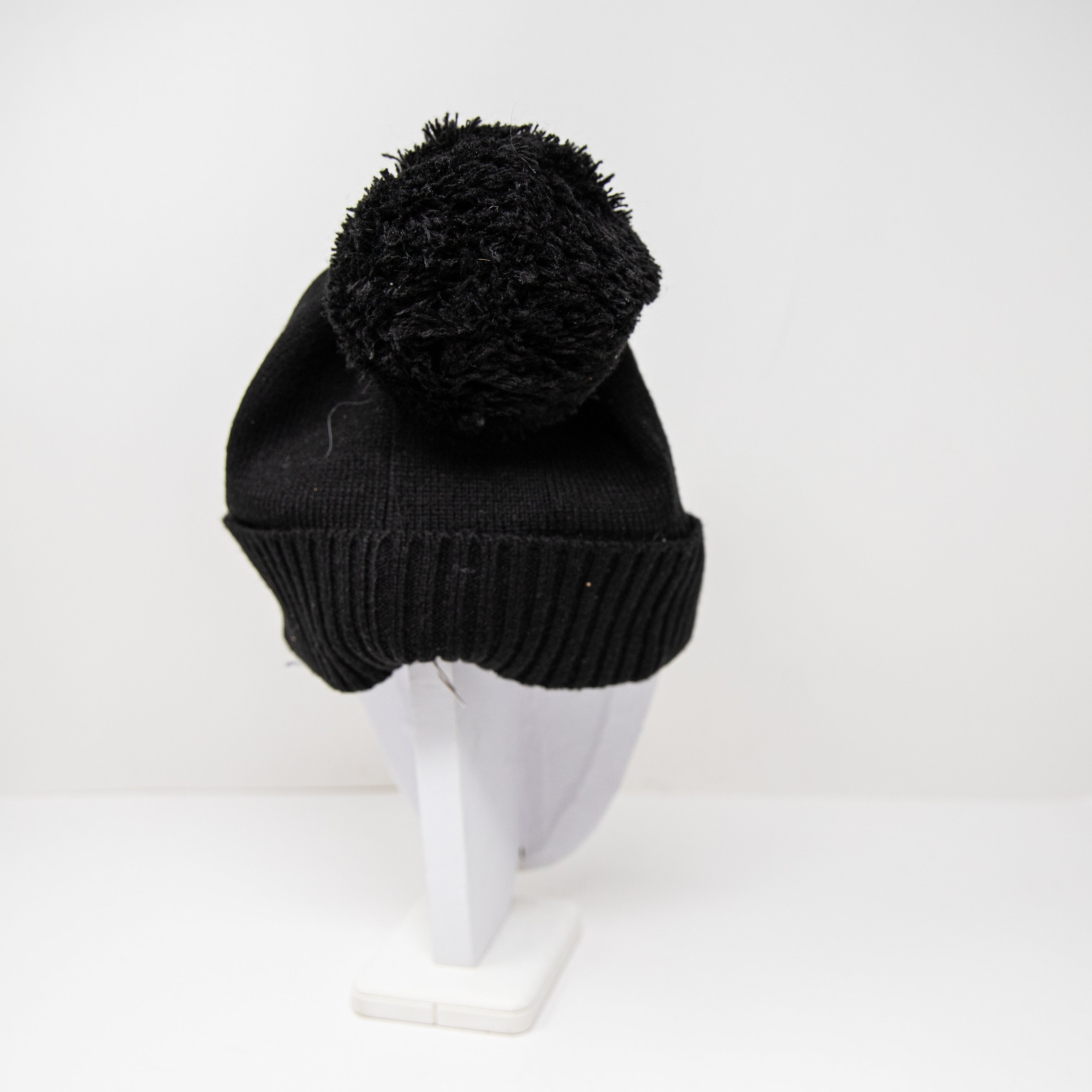 NEW Kate Spade Have A Nice Day Graphic Print Beanie Pom Pom Hat Black White