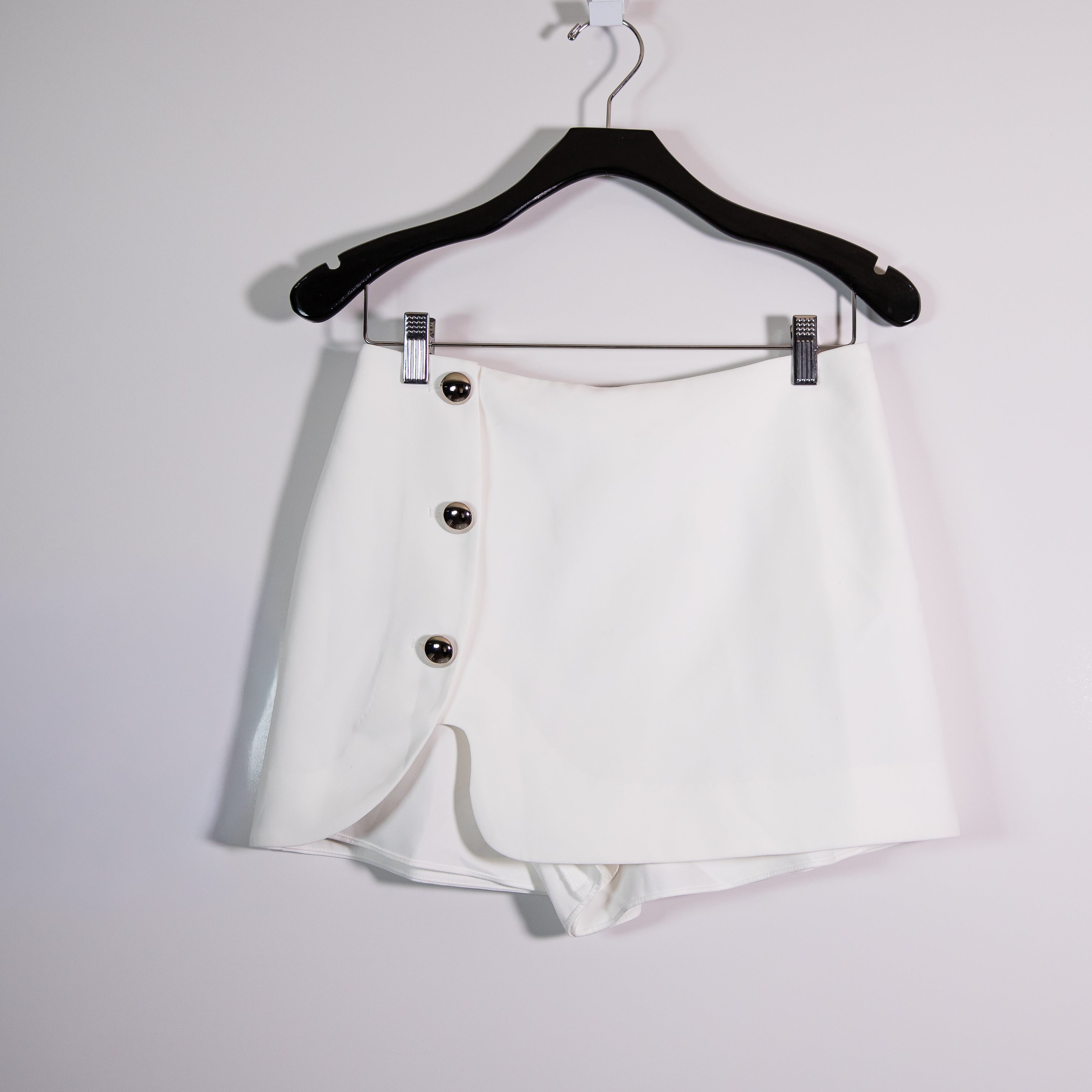 Amanda Uprichard Puzzle Multi Button Asymmetrical Hem Mini Skort White Silver S