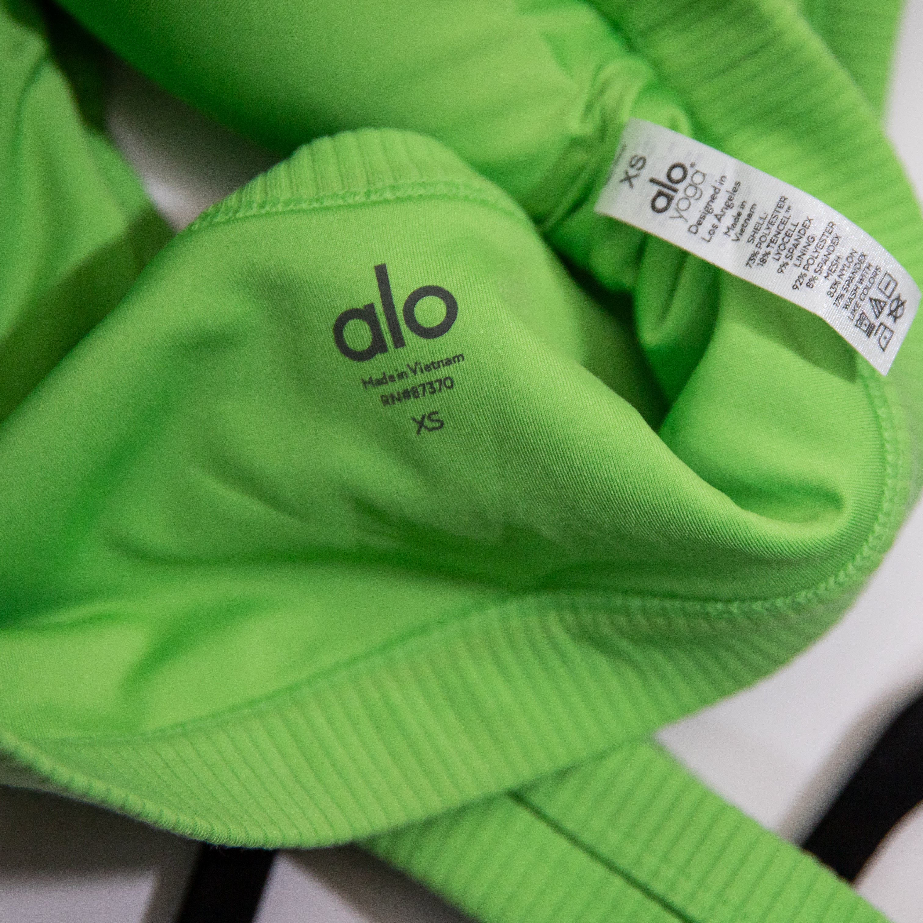 Alo Yoga Women's Wellness Ribbed Scoop Neck Sports Athletic Work Out Bra Green