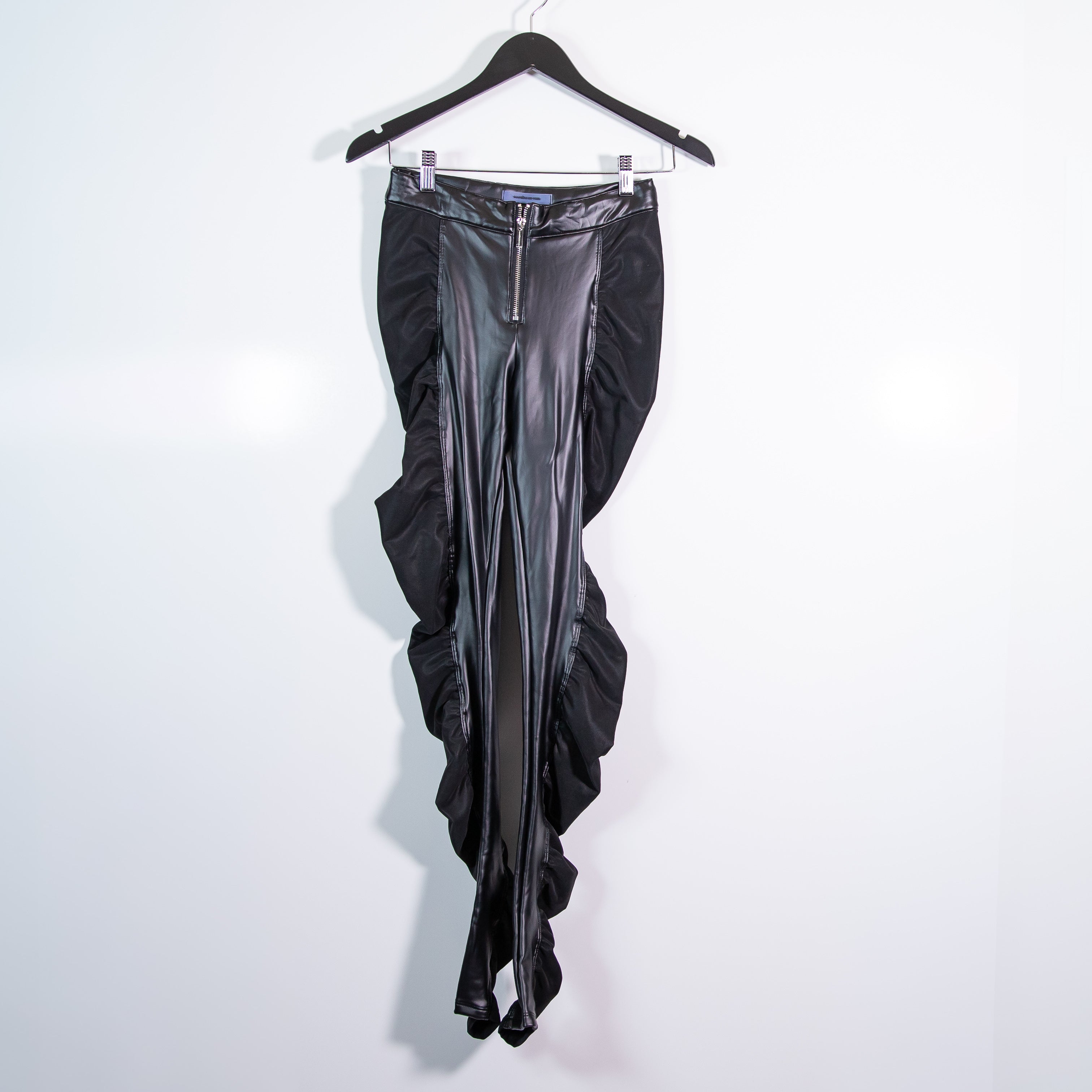 Maniere De Voir Ruched Side Faux Vegan Leather Front Zip Skinny Pants Black 2