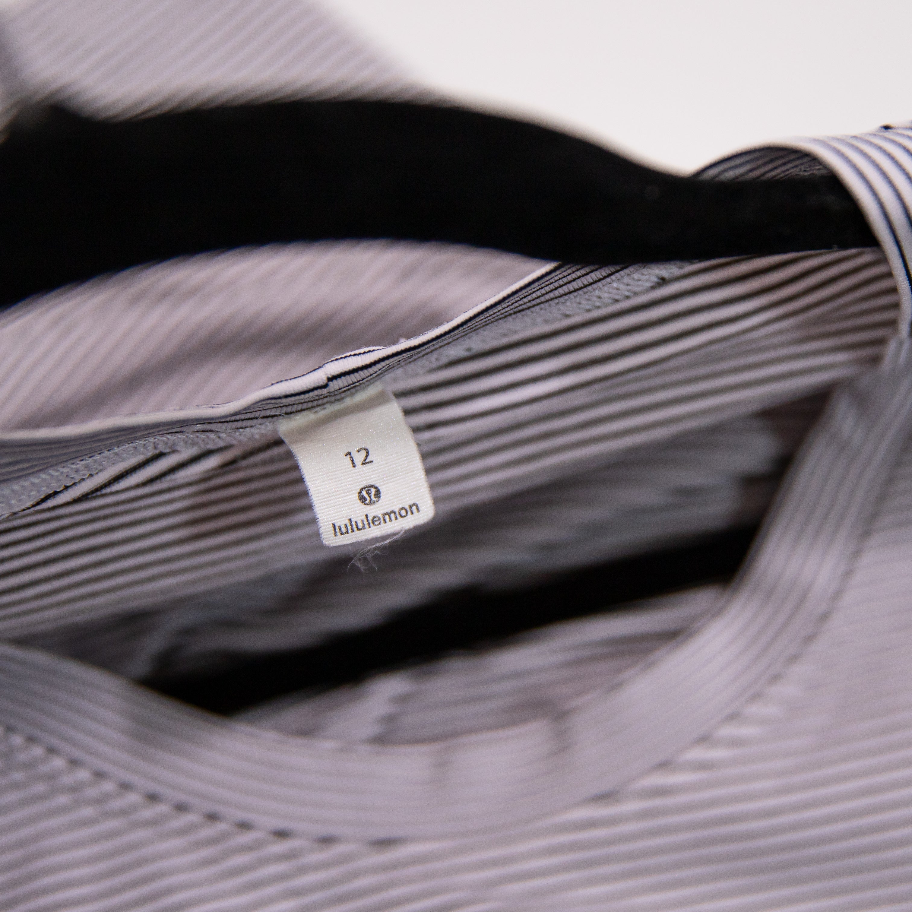 Lululemon Women's Swiftly Tech Crew Neck Long Sleeve Black White Stripe Shirt 12