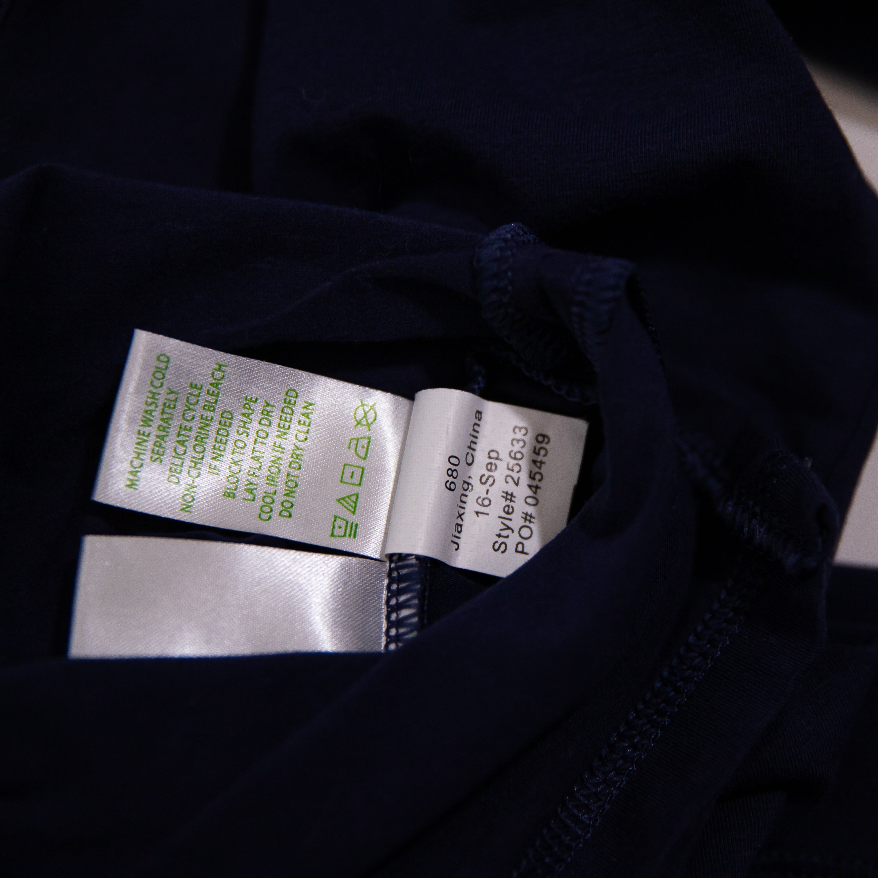 Lilly Pulitzer Luxletic Cotton Stretch V Neck Long Sleeve Tee Shirt Navy Blue M