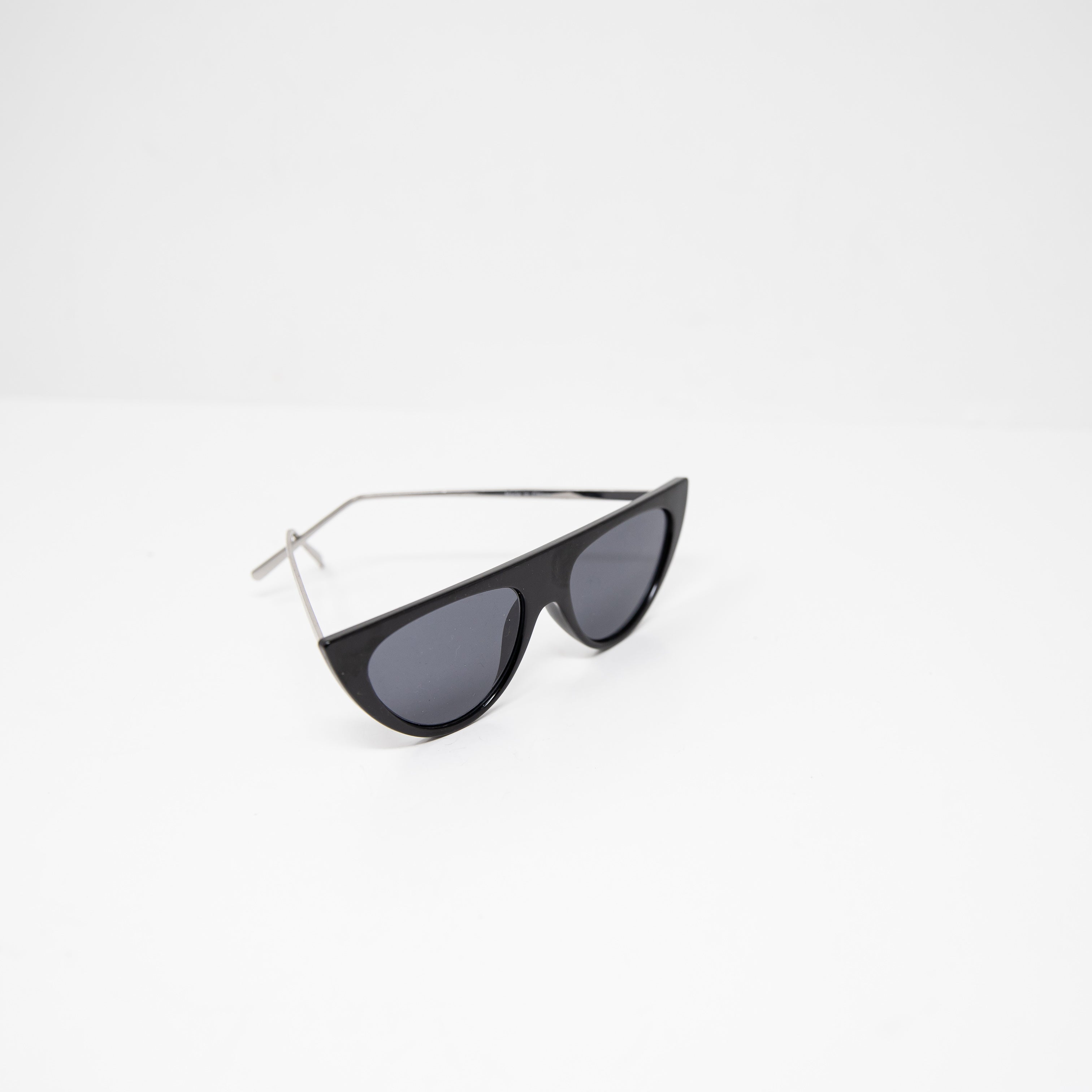 Zara Women's Cat Eye Plastic Frae Solid Black Sunglasses