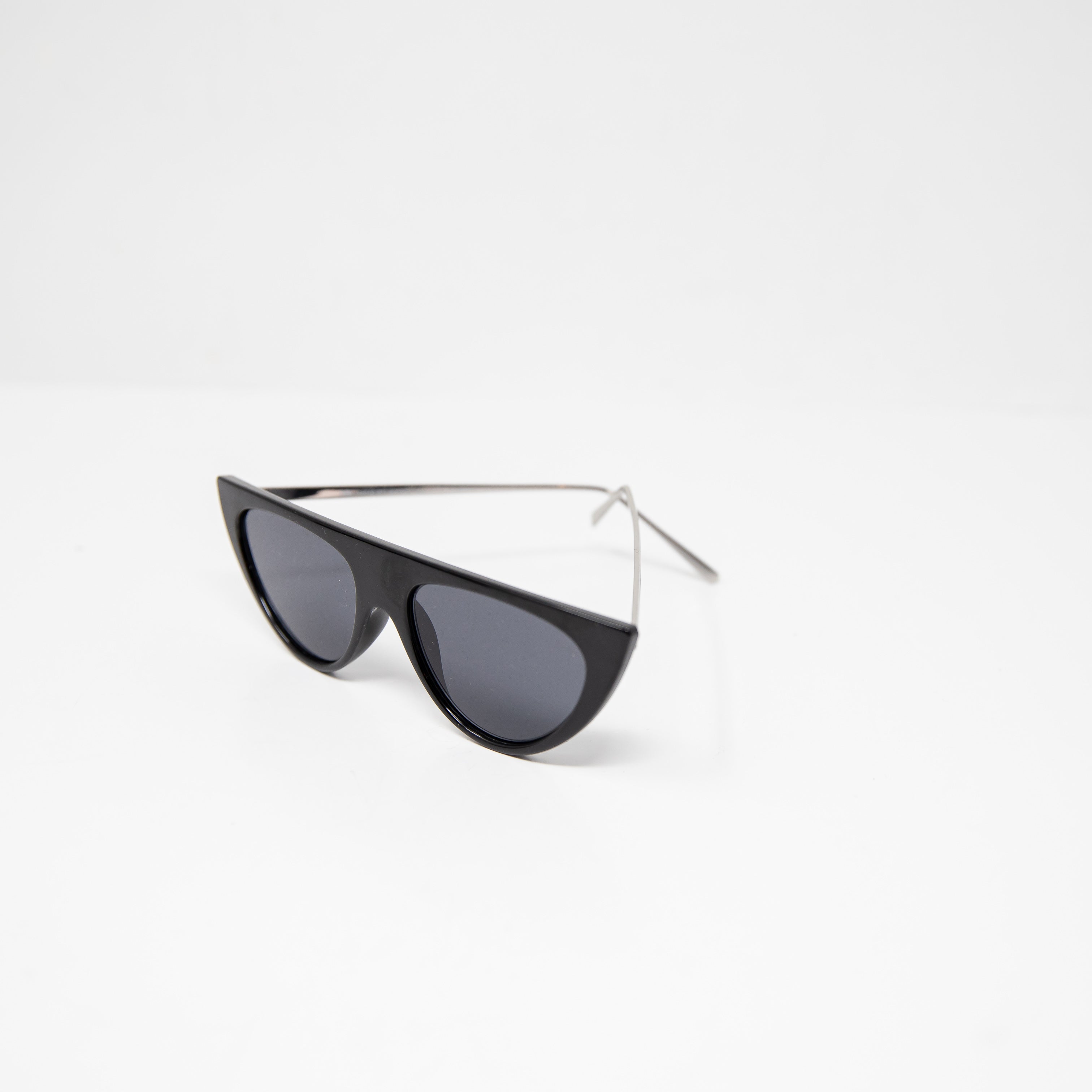 Zara Women's Cat Eye Plastic Frae Solid Black Sunglasses