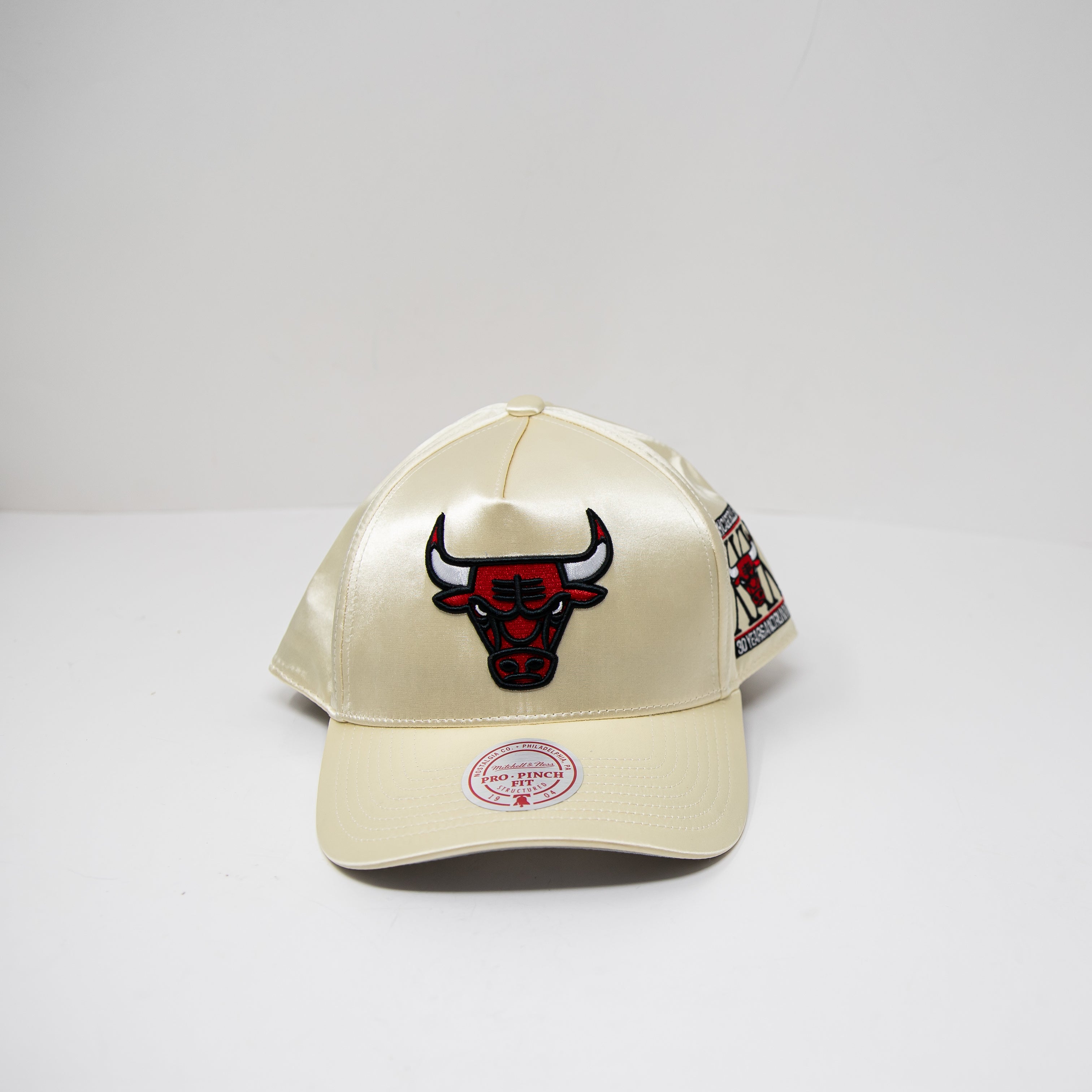 NEW Mitchell & Ness NBA Basketball Chicago Bulls Satin Pro Pinch Fit Hat Cap OS