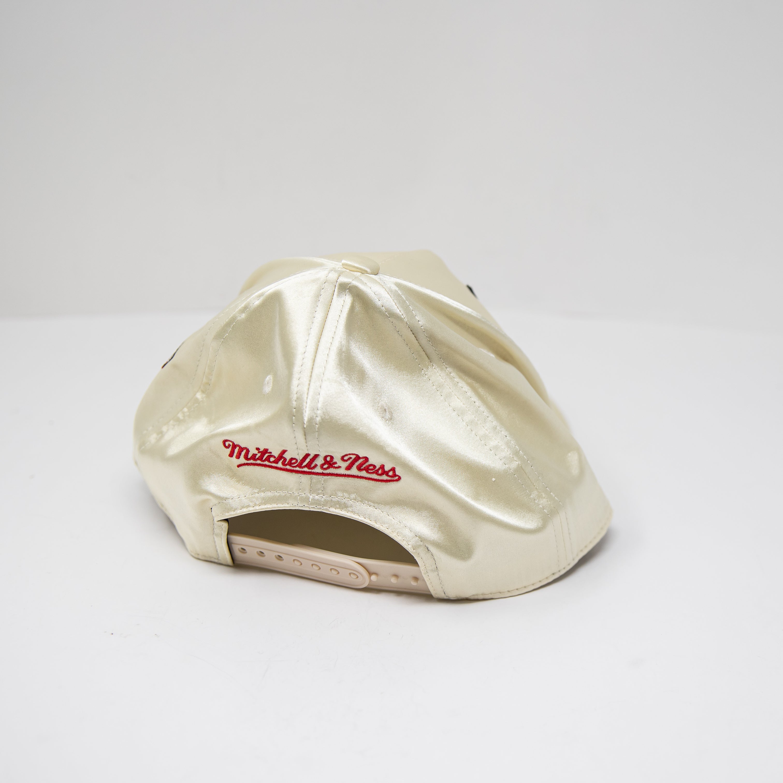 NEW Mitchell & Ness NBA Basketball Chicago Bulls Satin Pro Pinch Fit Hat Cap OS