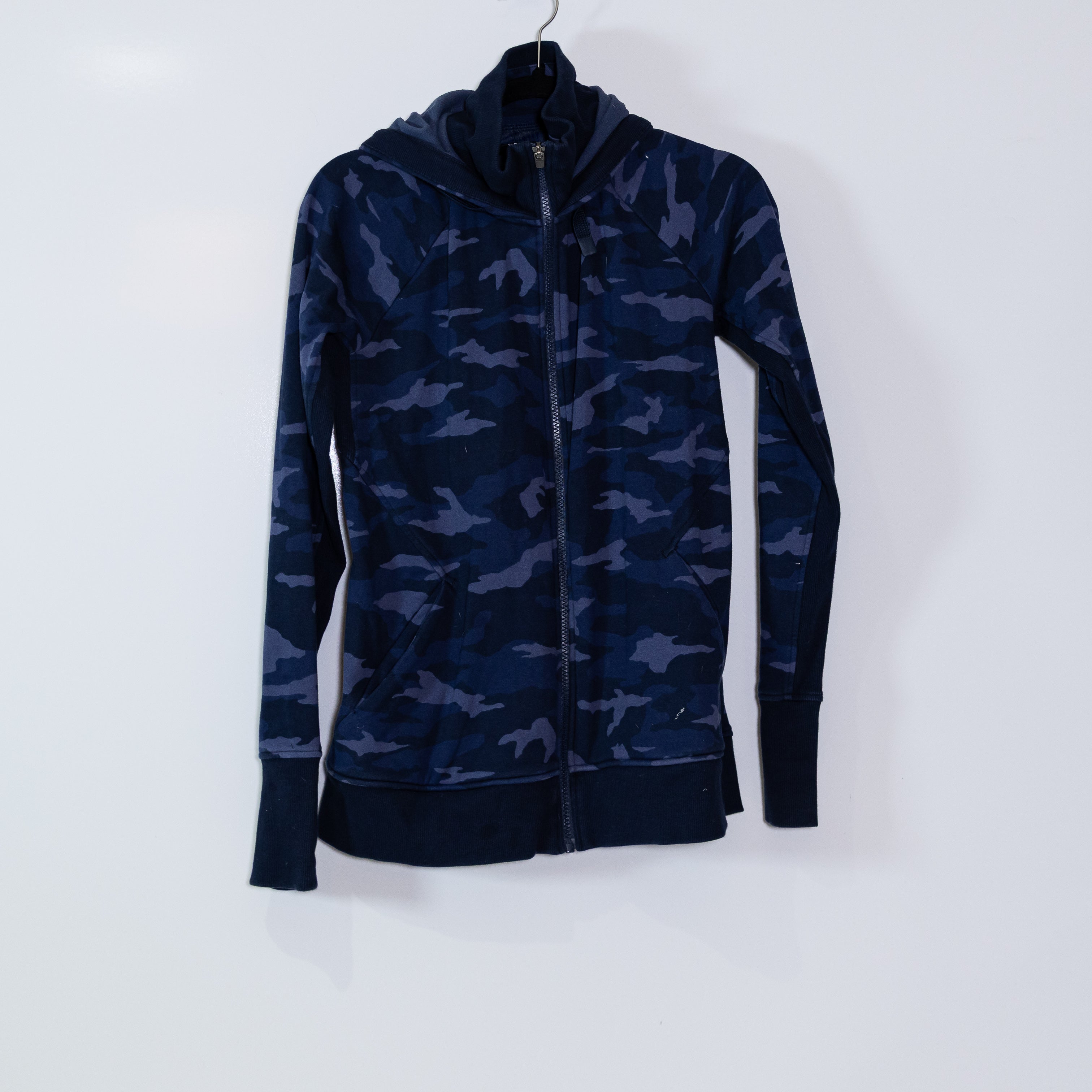 Athleta Women's Triumph Full Zip Athletic Work Out Jacket Blue Camo Print MT