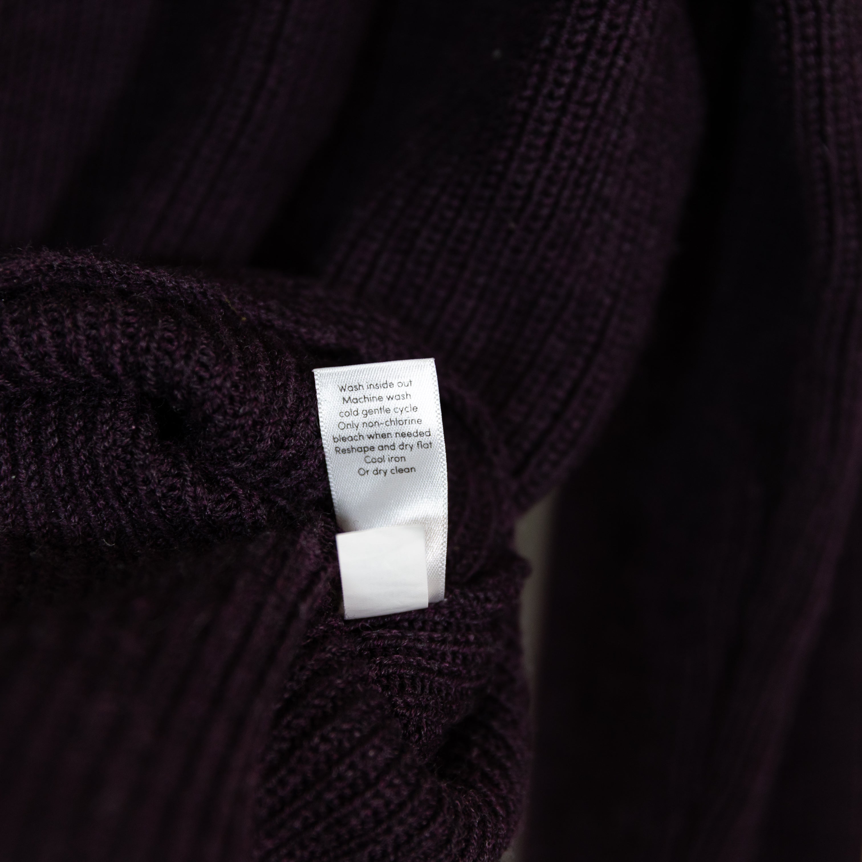 Athleta Switchback Merino Fine Wool Knit Stretch V Neck Pullover Sweater Purple