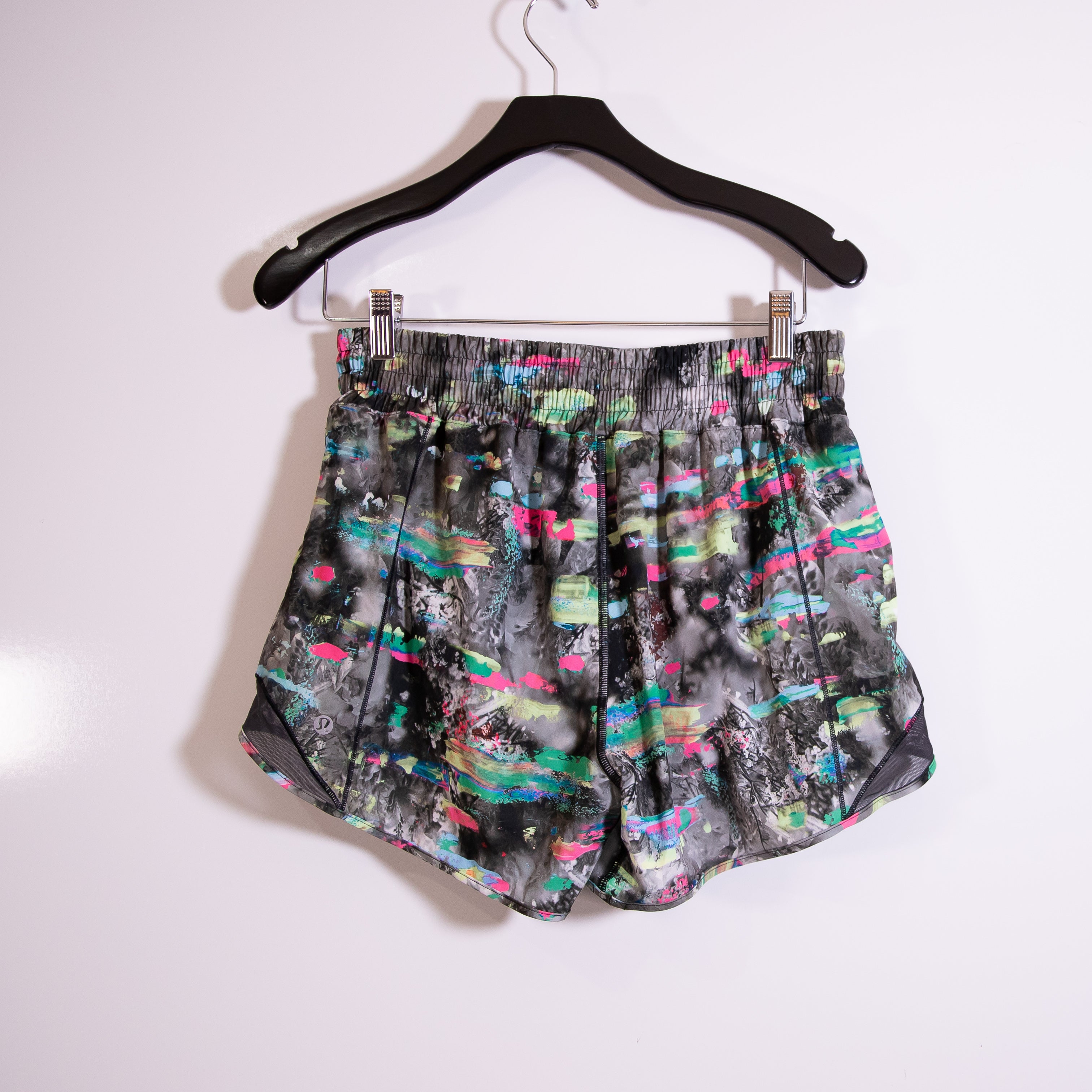 Lululemon Hotty Hot Low-Rise Lined Short 4" Paint Drift Multi Graphite Grey 8