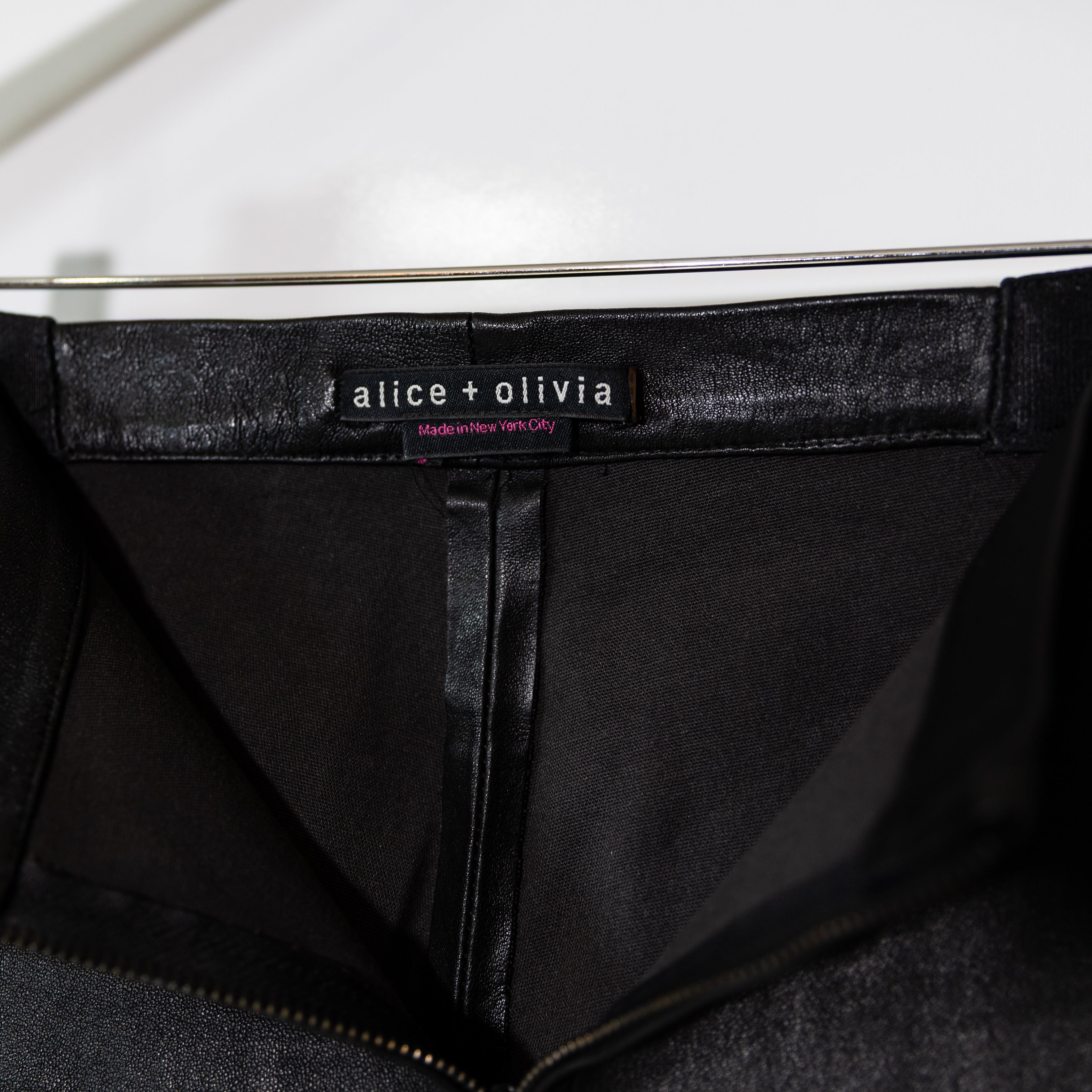 Alice And Olivia Women's Genuine Leather Mid Rise Zip Front Skinny Leggings Pant