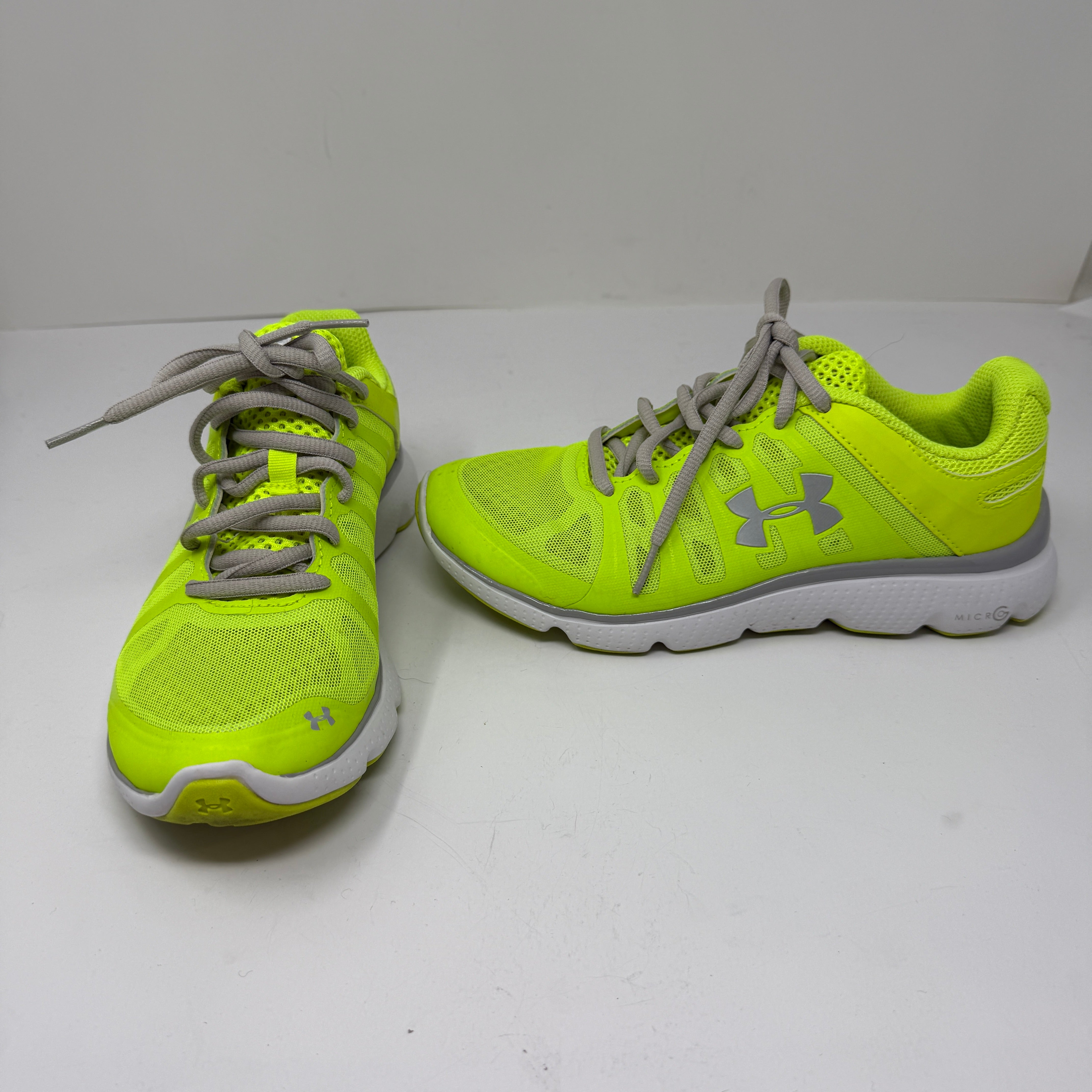 Under Armour Women's Micro G II Pulse Low Top Running Athletic Sneakers Neon 6