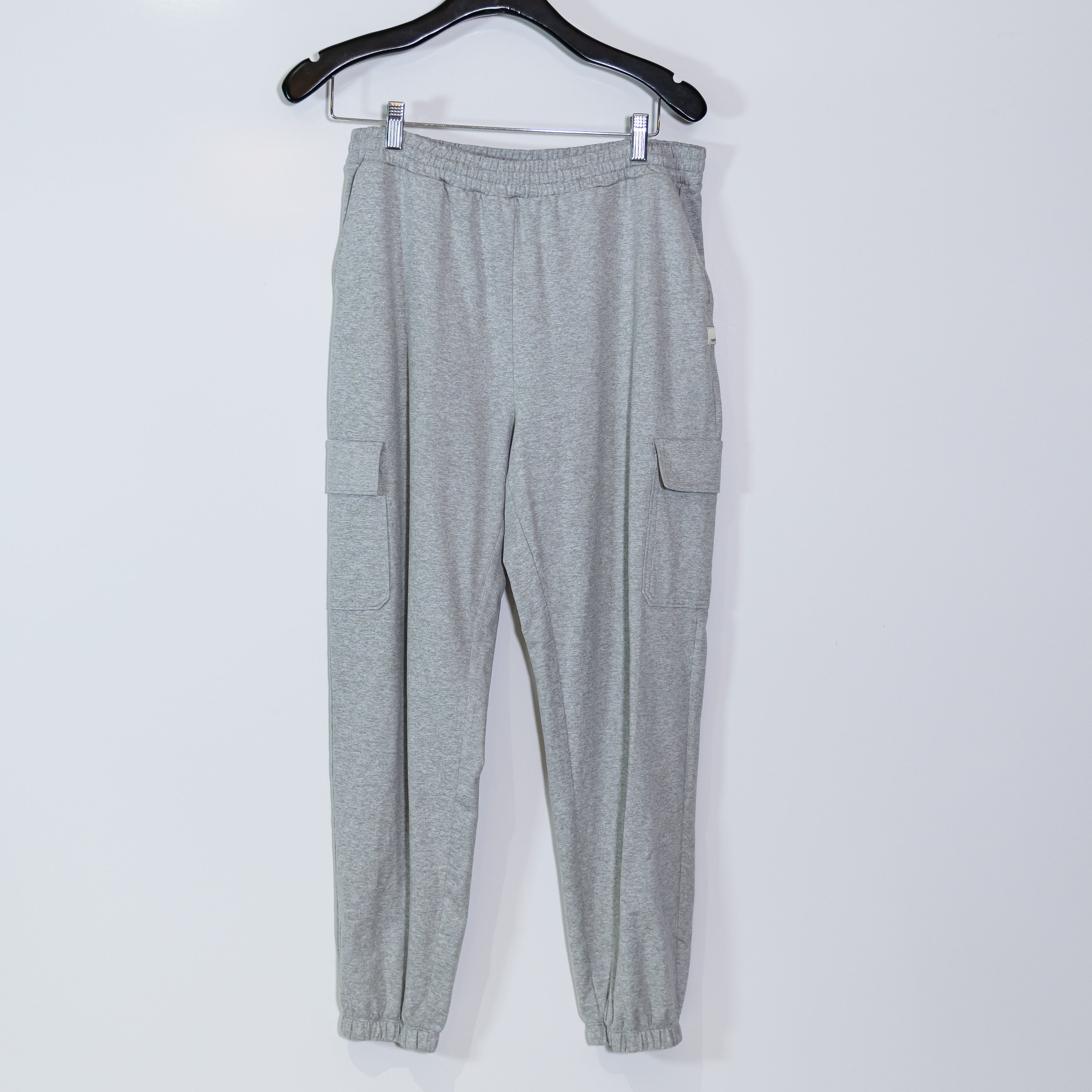 Vuori Women's Boyfriend Cargo DreamKnit Ultra Soft Sweatpant Pale Grey Heather M