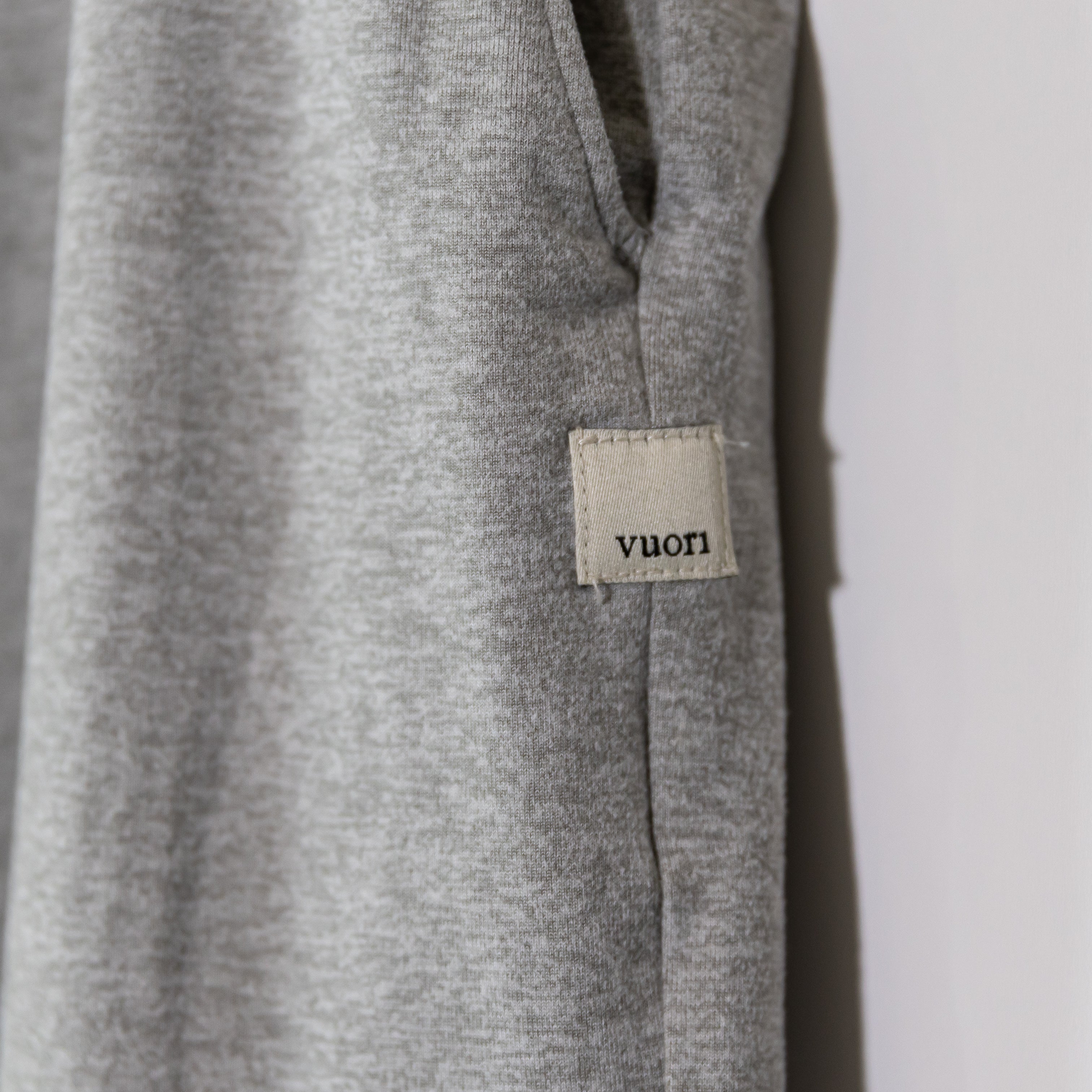 Vuori Women's Boyfriend Cargo DreamKnit Ultra Soft Sweatpant Pale Grey Heather M