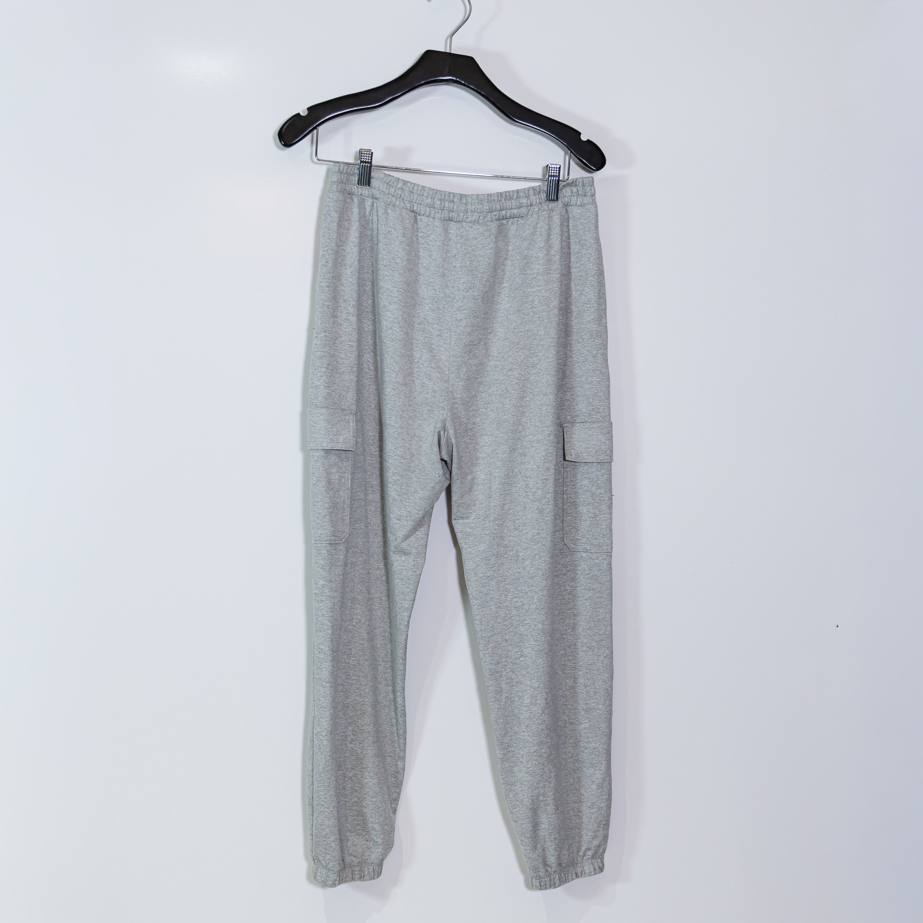 Vuori Women's Boyfriend Cargo DreamKnit Ultra Soft Sweatpant Pale Grey Heather M