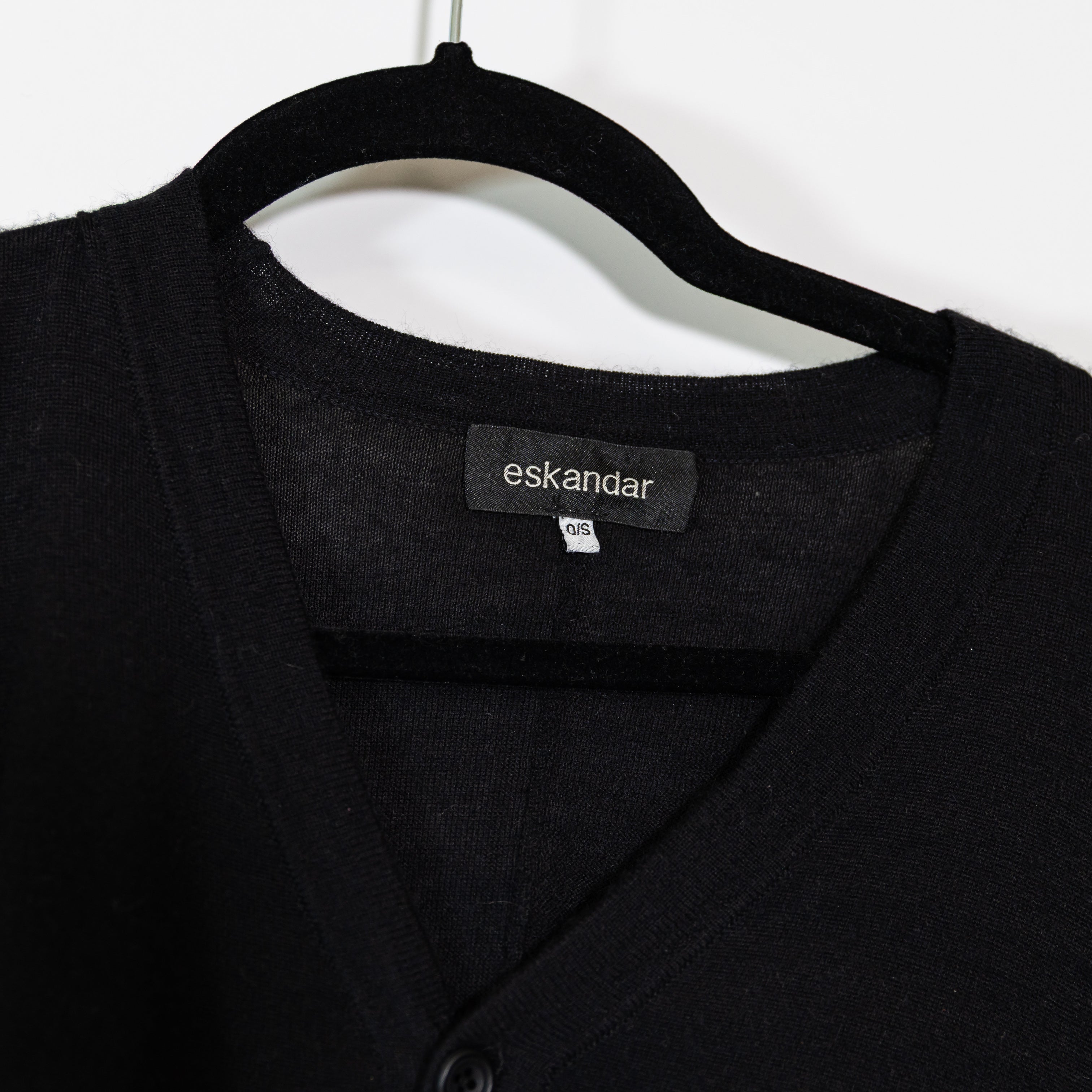 Eskandar 100% Cashmere Lightweight Knit Stretch V Neck Button Cardigan Sweater