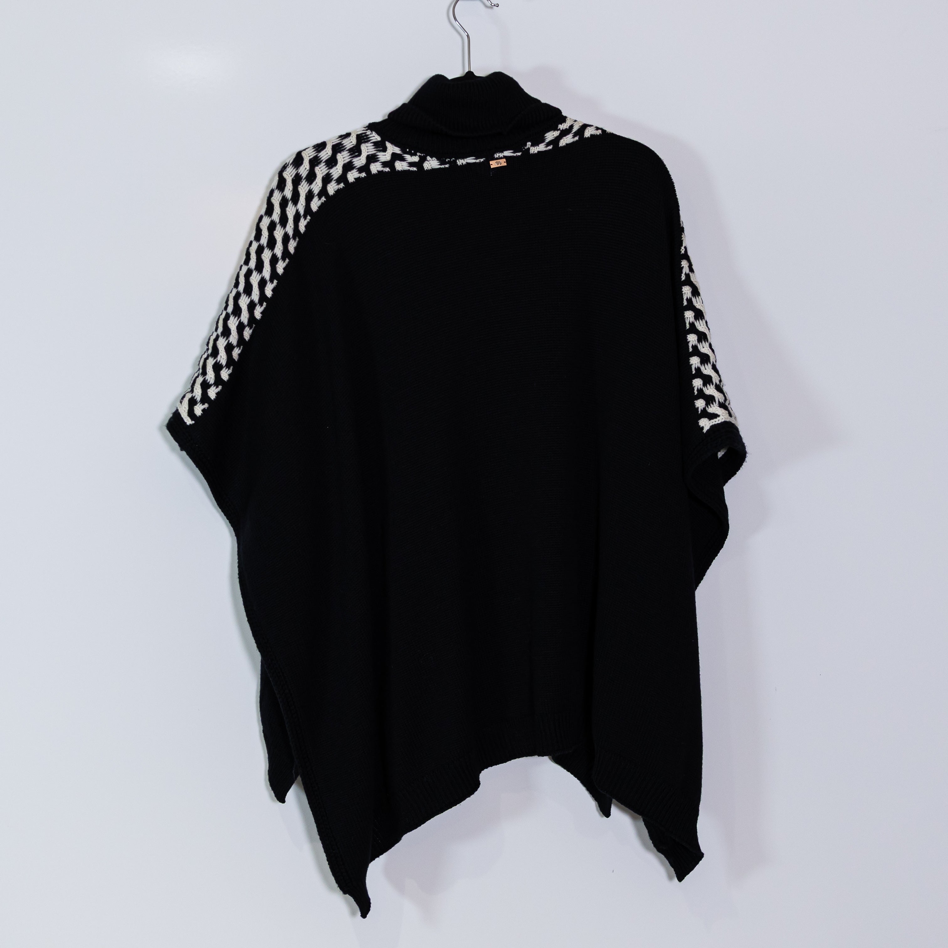 Escada Sport Women's Made In Italy 100% Wool Black White Poncho Sweater OS