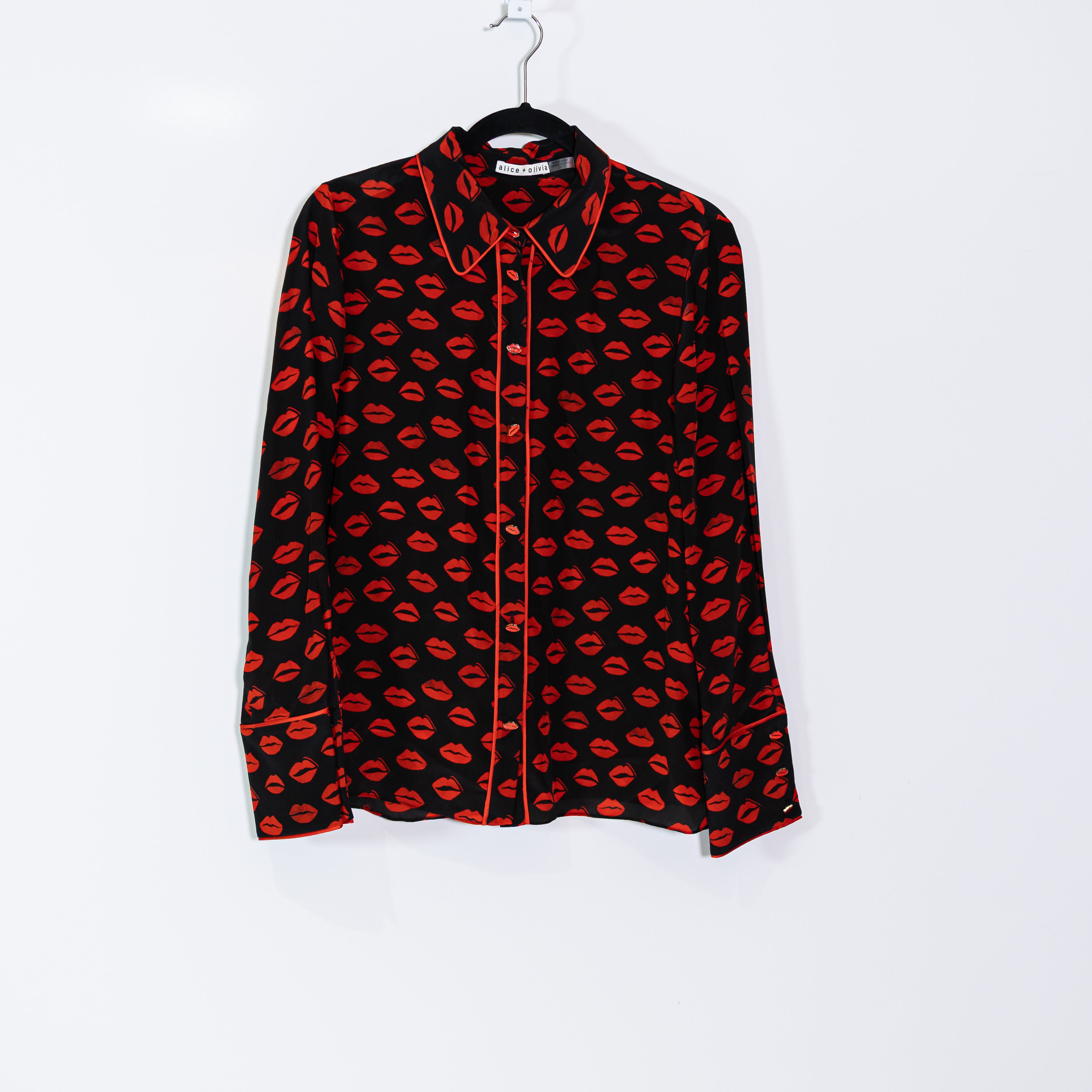 Alice And Olivia Willa Silk Chiffon Lips Kiss Print Collared Button Down Blouse