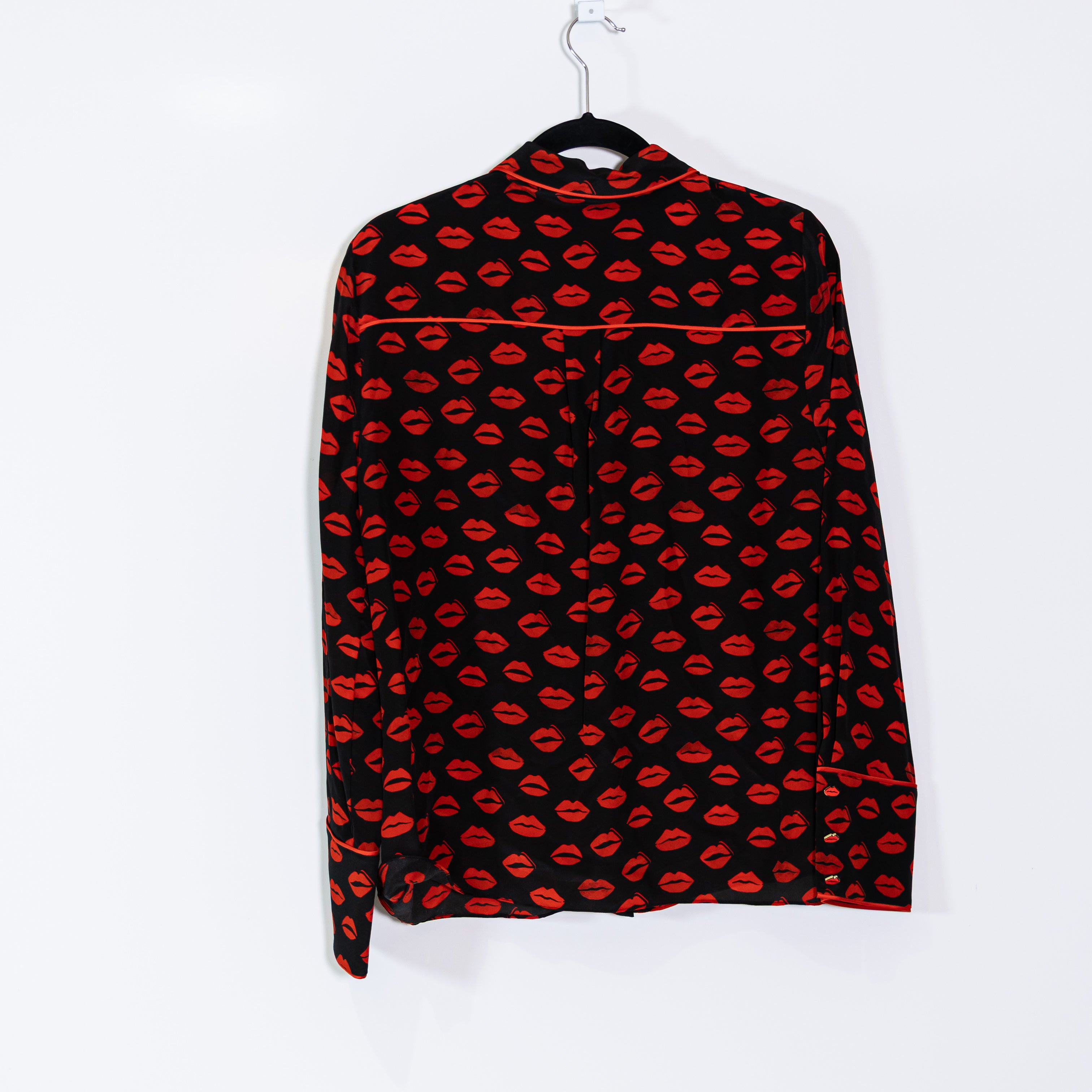 Alice And Olivia Willa Silk Chiffon Lips Kiss Print Collared Button Down Blouse