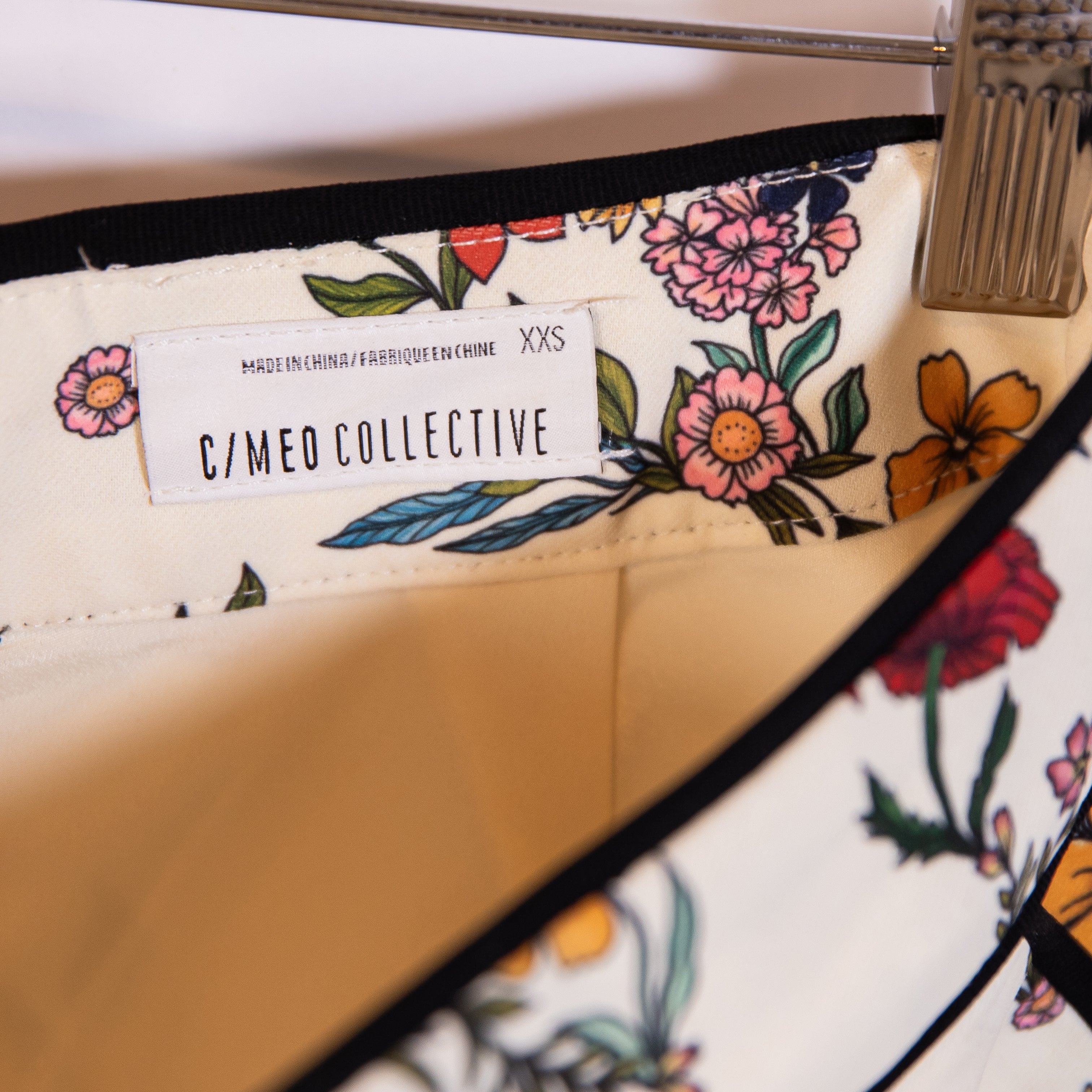 C/MEO Collective Entitle High Waisted Ruffle Vanilla Floral Flower Print Shorts