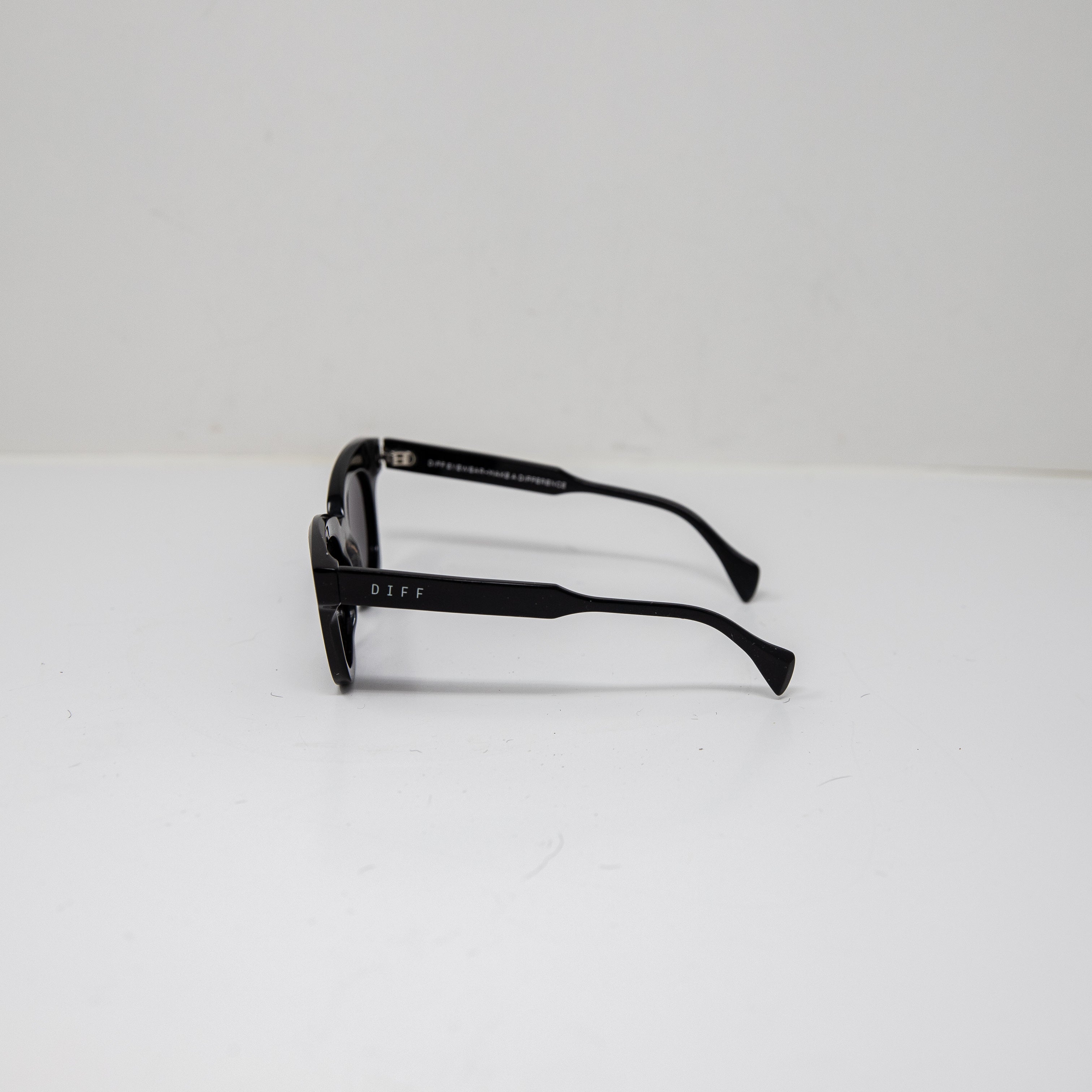 Diff Eyewear Jagger Solid Black Frames Lenses Round Cat Eye Sunglasses