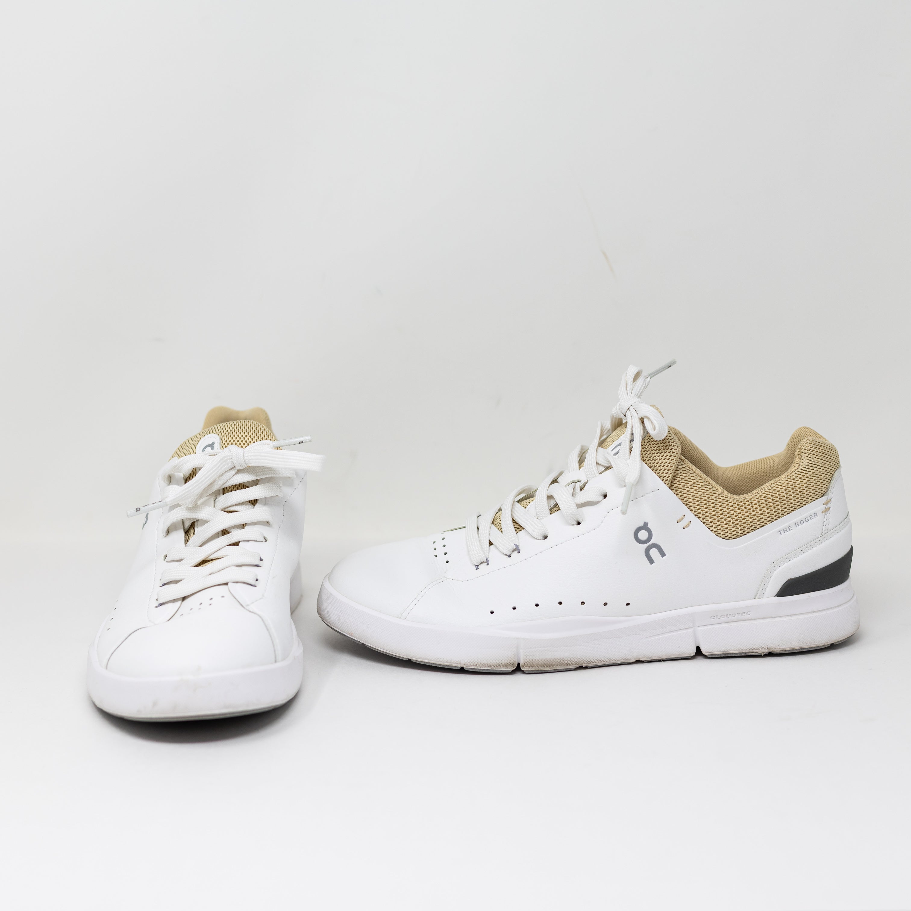 On Cloud Women's The Roger Lace Up Low Top Casual Sneakers Shoes White Neutral