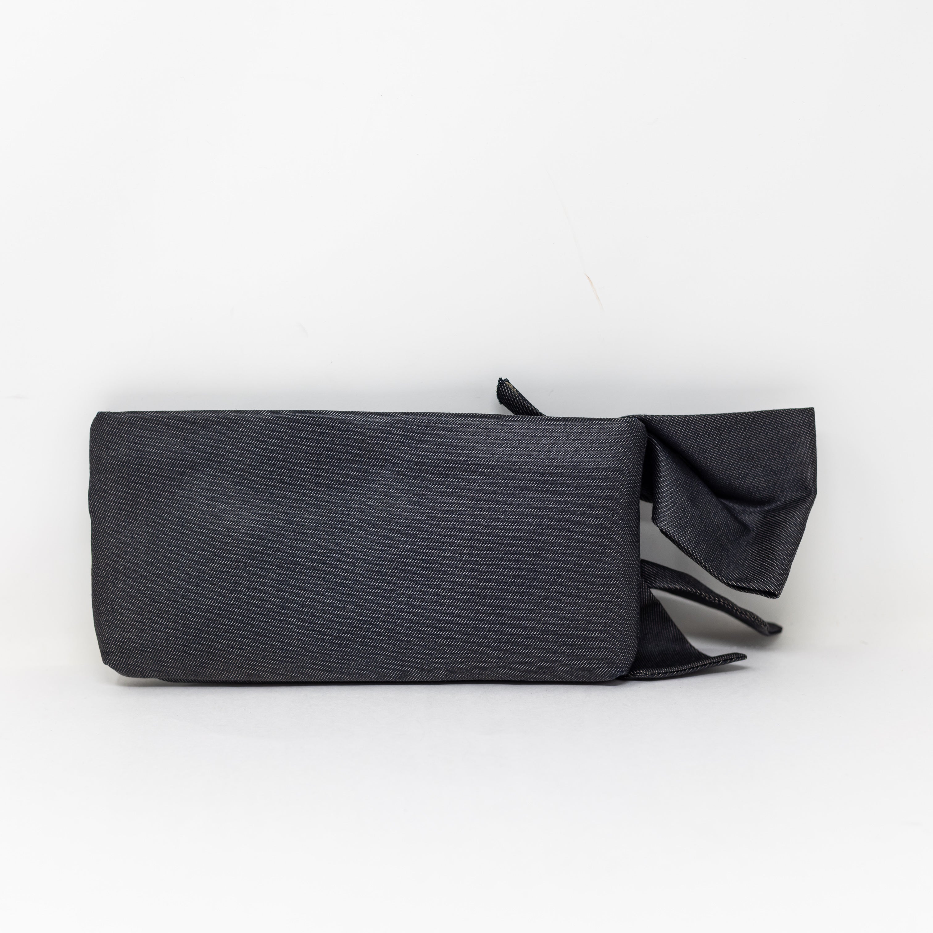 NEW Valentino Garavani Made In Italy Satin Polished Twist Knot Bow Clutch Purse