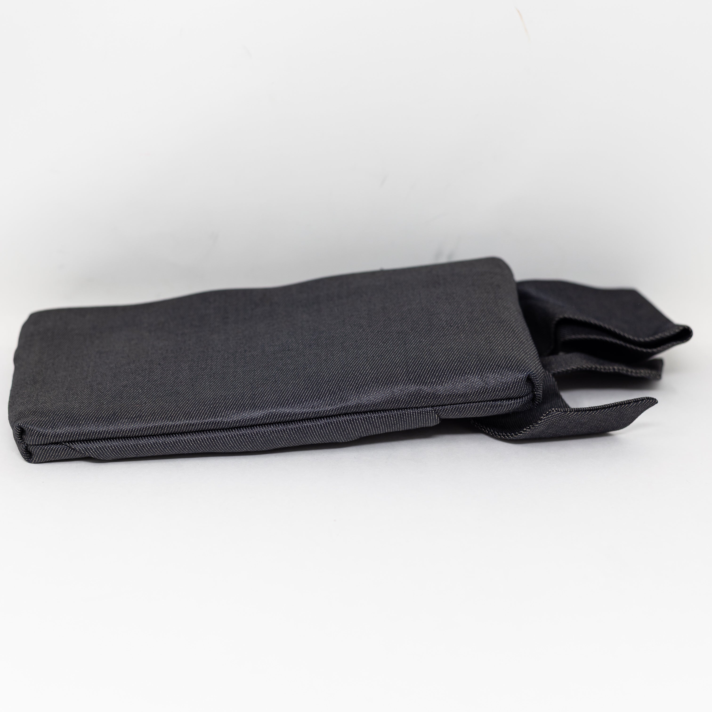 NEW Valentino Garavani Made In Italy Satin Polished Twist Knot Bow Clutch Purse