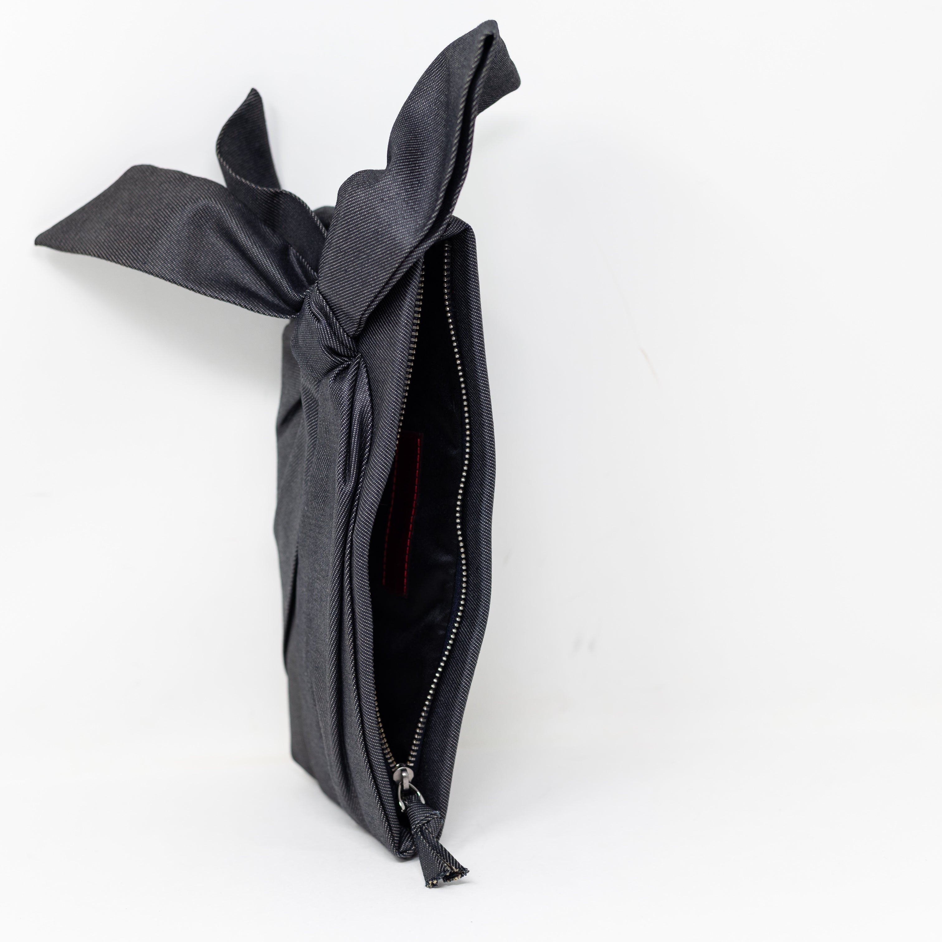 NEW Valentino Garavani Made In Italy Satin Polished Twist Knot Bow Clutch Purse