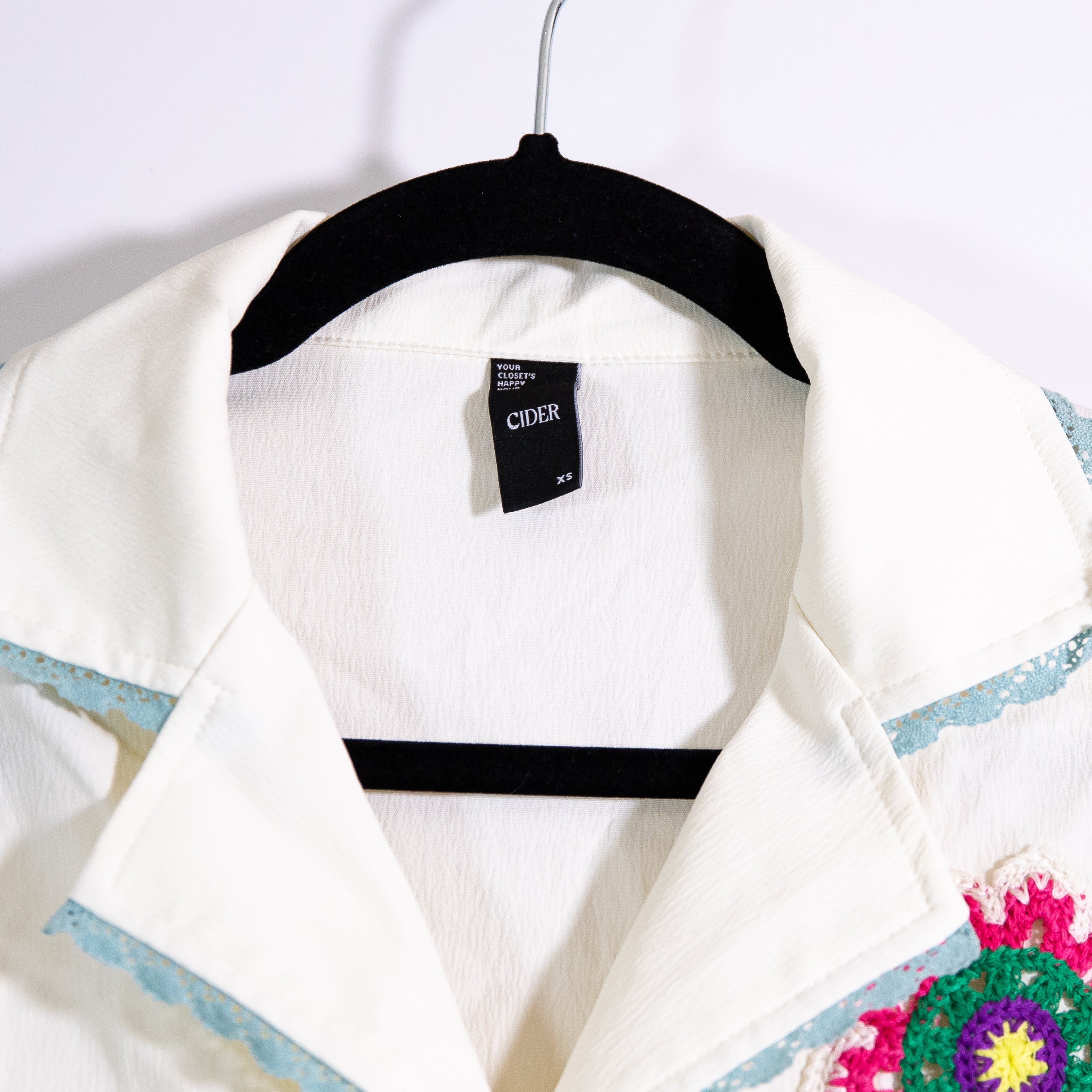 Cider Lace Trim Collar Crochet Knit Applique Button Front Cropped Blouse Shirt