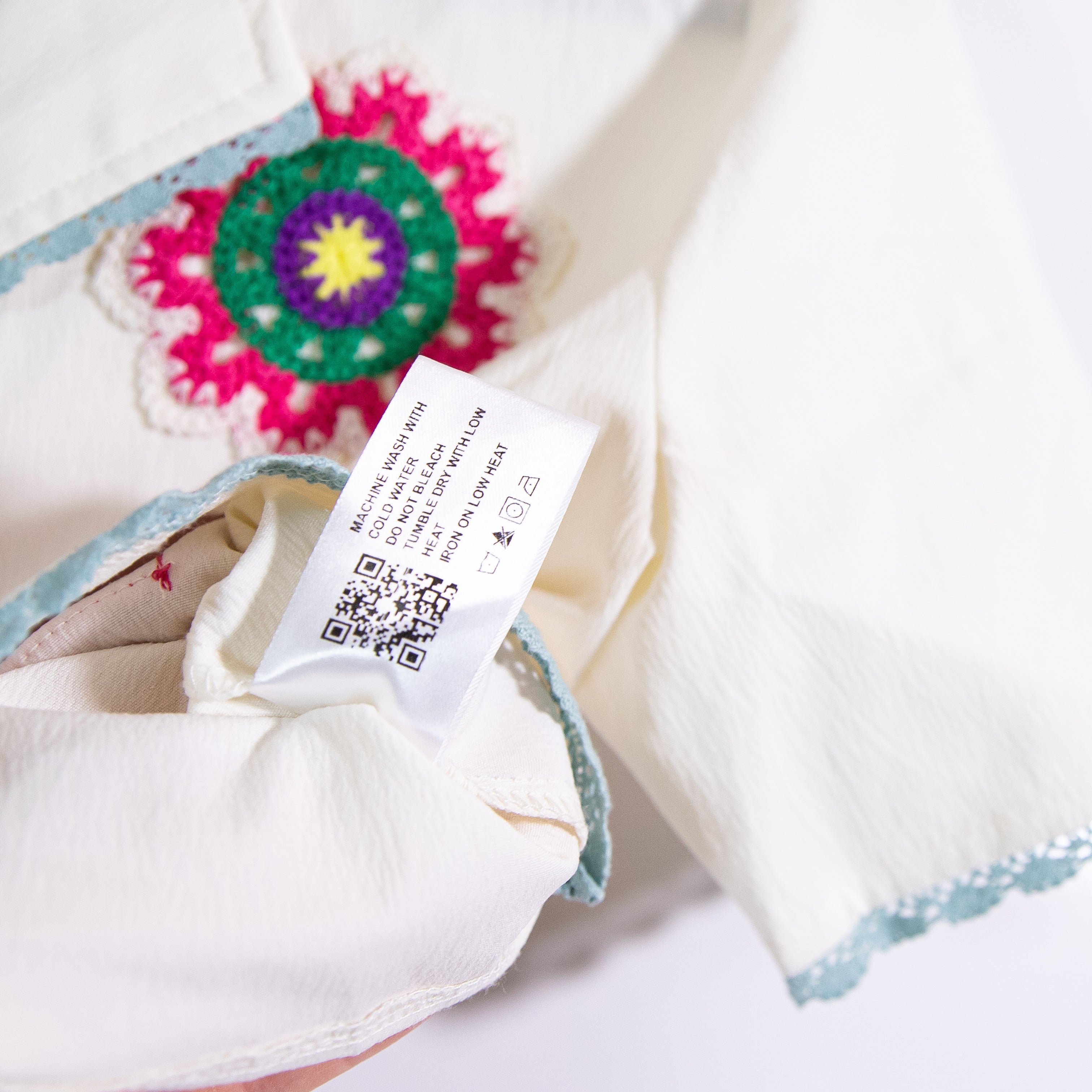 Cider Lace Trim Collar Crochet Knit Applique Button Front Cropped Blouse Shirt