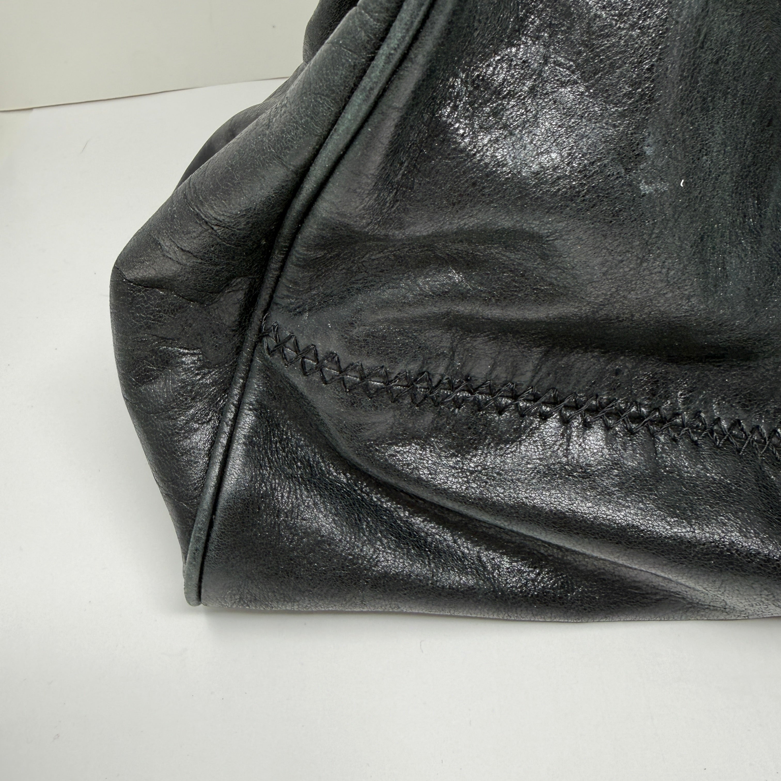 Badgley Mischka Gaia Genuine Leather Gold Chain Link Shoulder Purse Bag Black