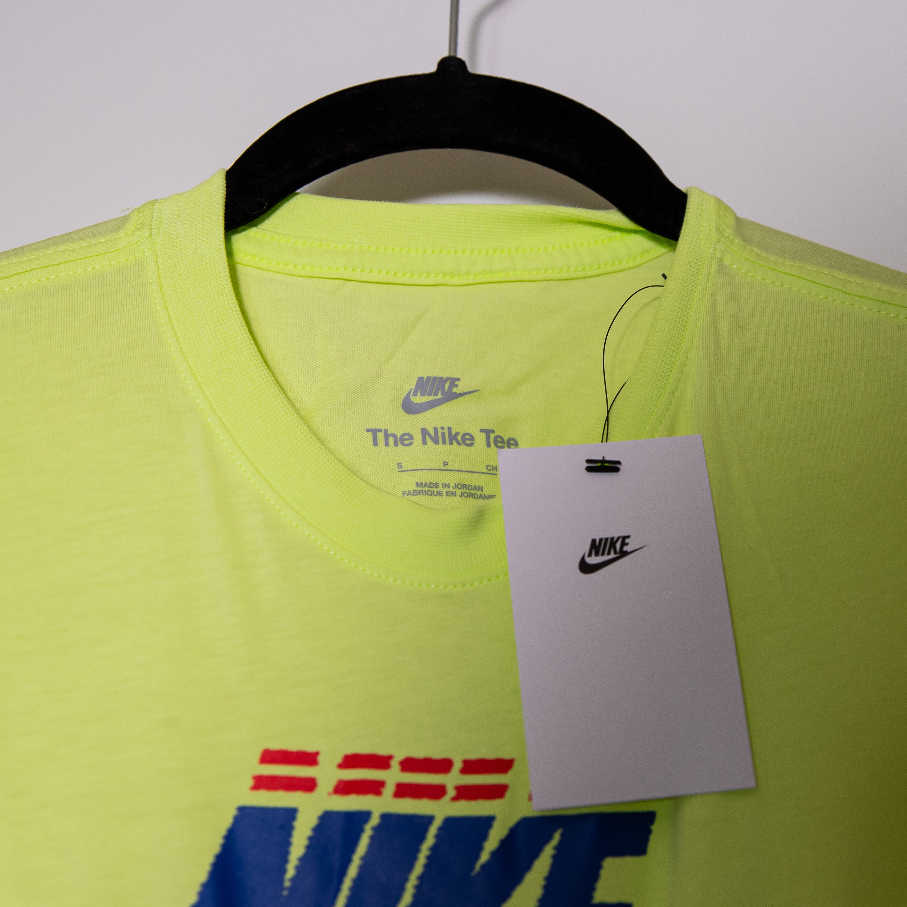 NEW Nike Kid's Sportswear Engineered Graphic Print Cotton Neon Tee Shirt Top S
