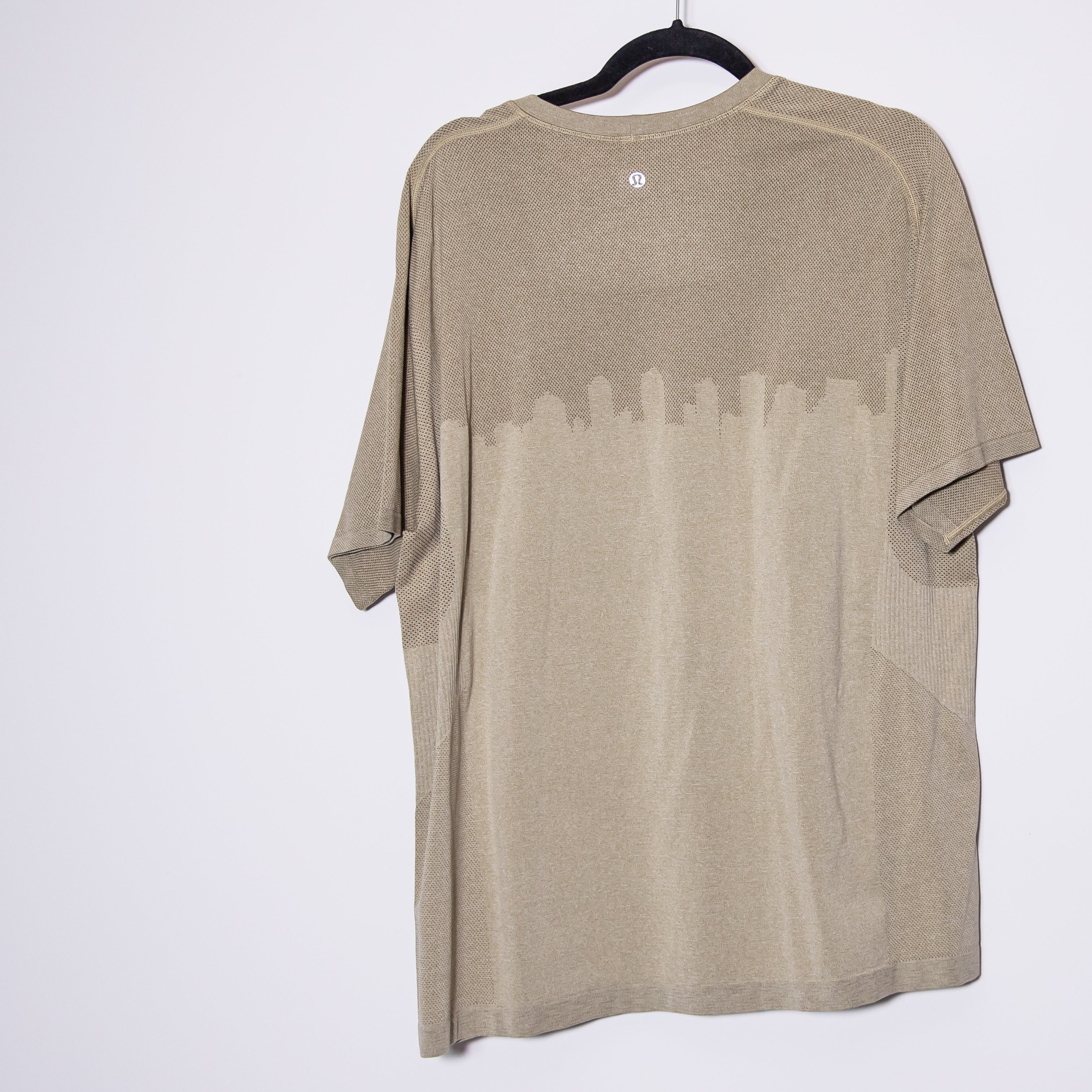 Lululemon Men's Metal Vent Crew Neck Short Sleeve Tee Shirt Top City Skyline XXL
