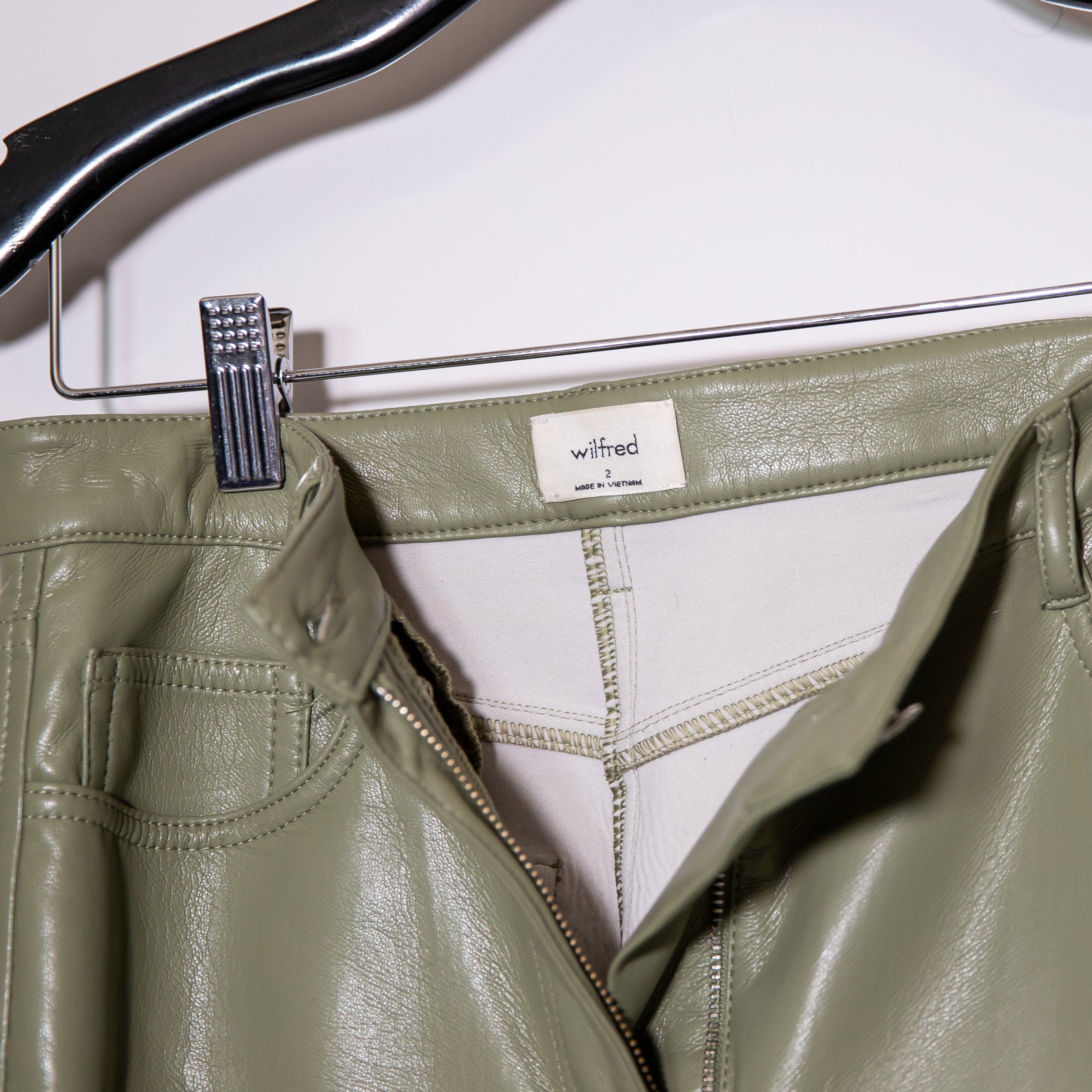 Wilfred Aritzia Melina Cropped Vegan Leather Straight Leg Trouser Pants Green 2