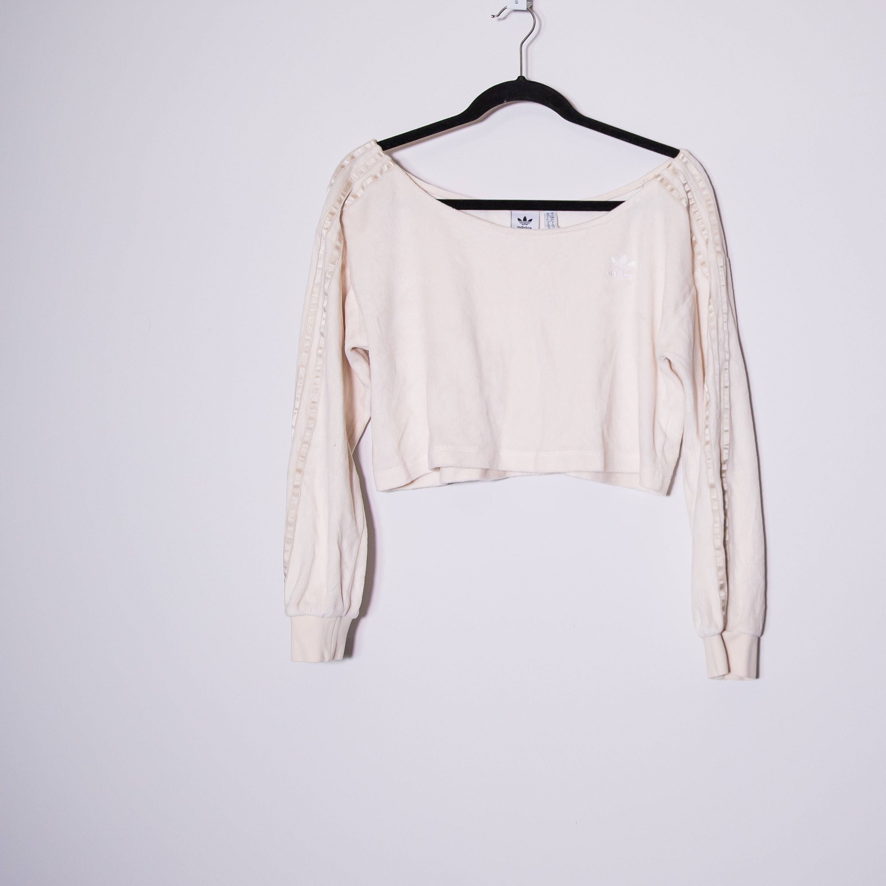Adidas Lifestyle Velvet Velour Boat Neck Long Sleeve Crop Sweater Wonder White S