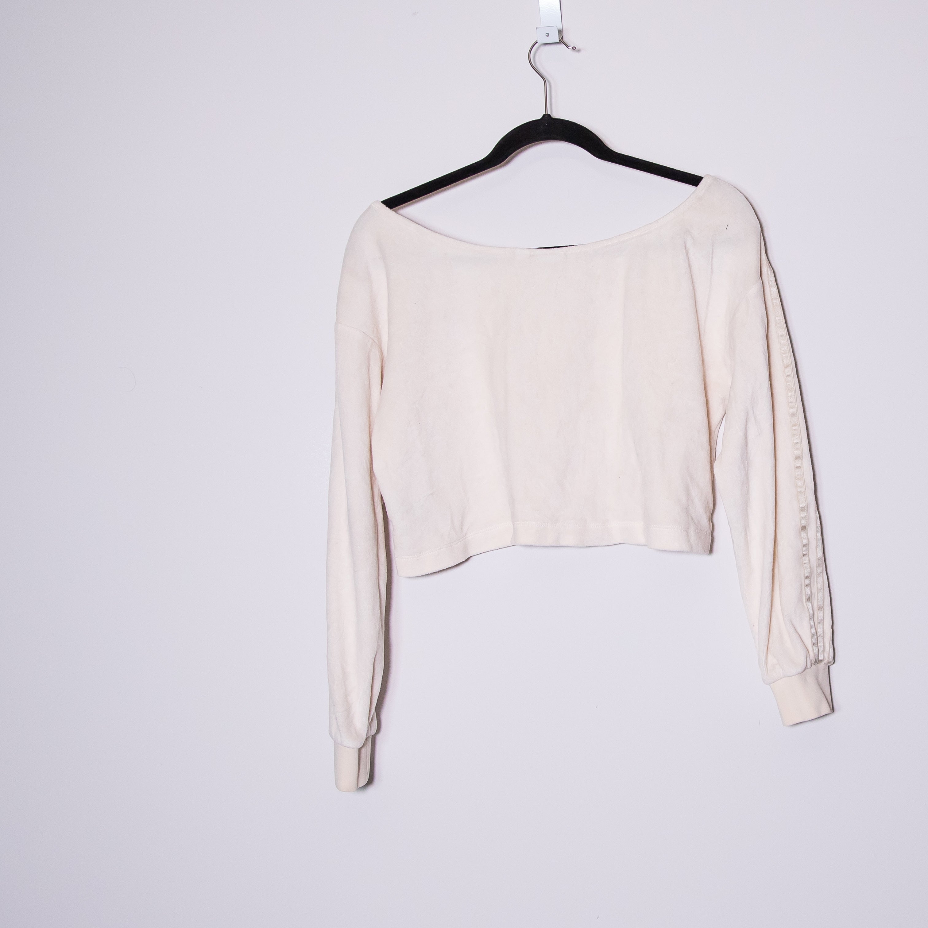 Adidas Lifestyle Velvet Velour Boat Neck Long Sleeve Crop Sweater Wonder White S