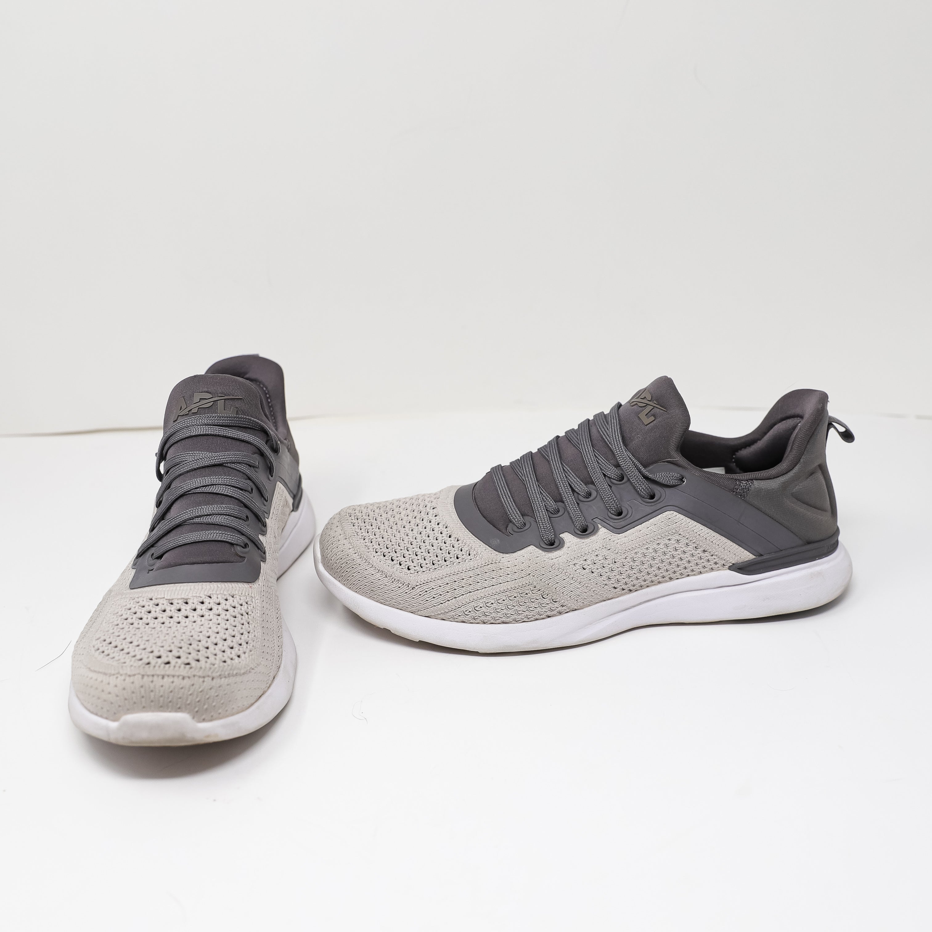 APL Women's Techloom Tracer Low Top Athletic Work Out Sneakers Shoes Gray 8.5