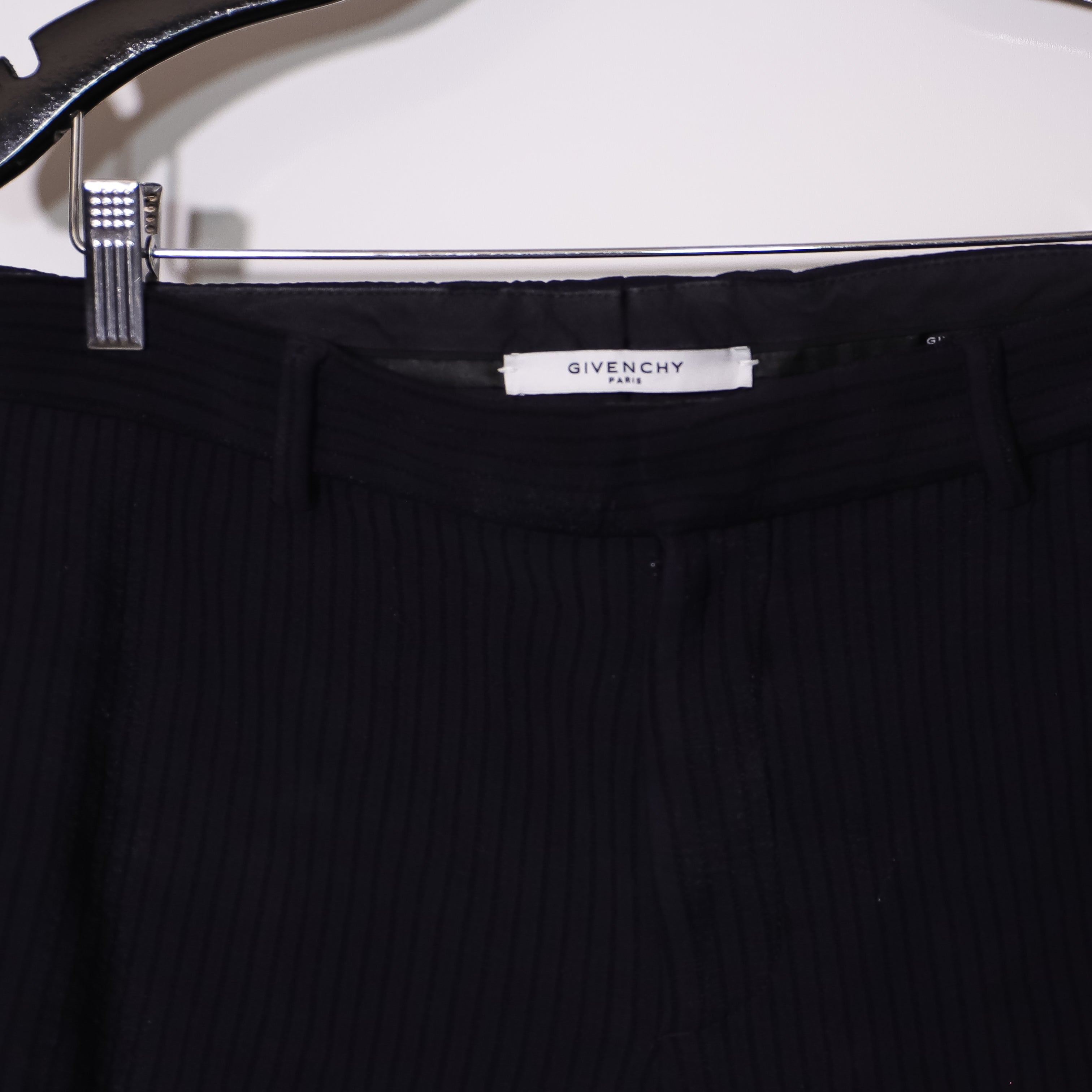 Givenchy Paris Men's Thin Stripe Print Pattern Bermuda Dress Shorts Navy Blue 50
